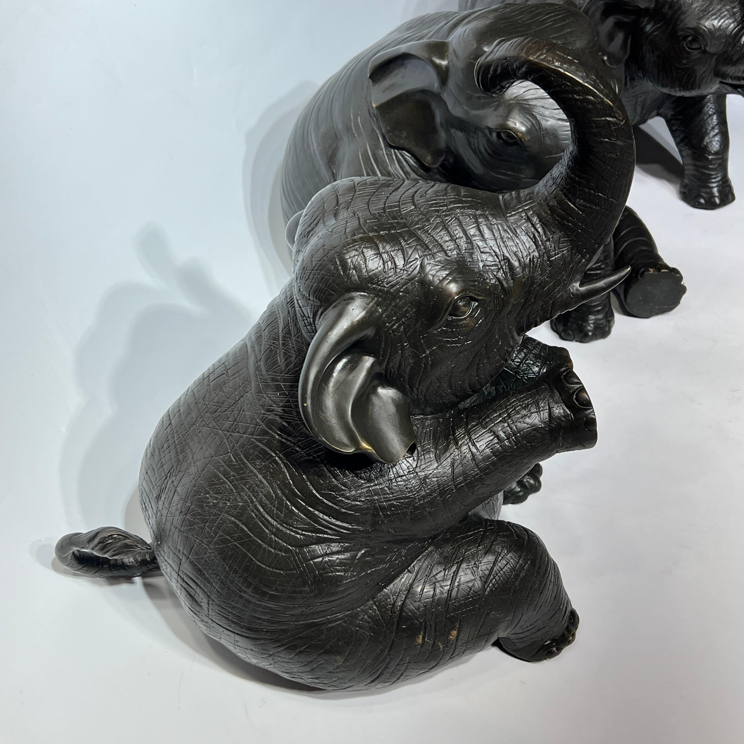 Tre sculture di elefante in bronzo patinato In condizioni buone in vendita a New York, NY