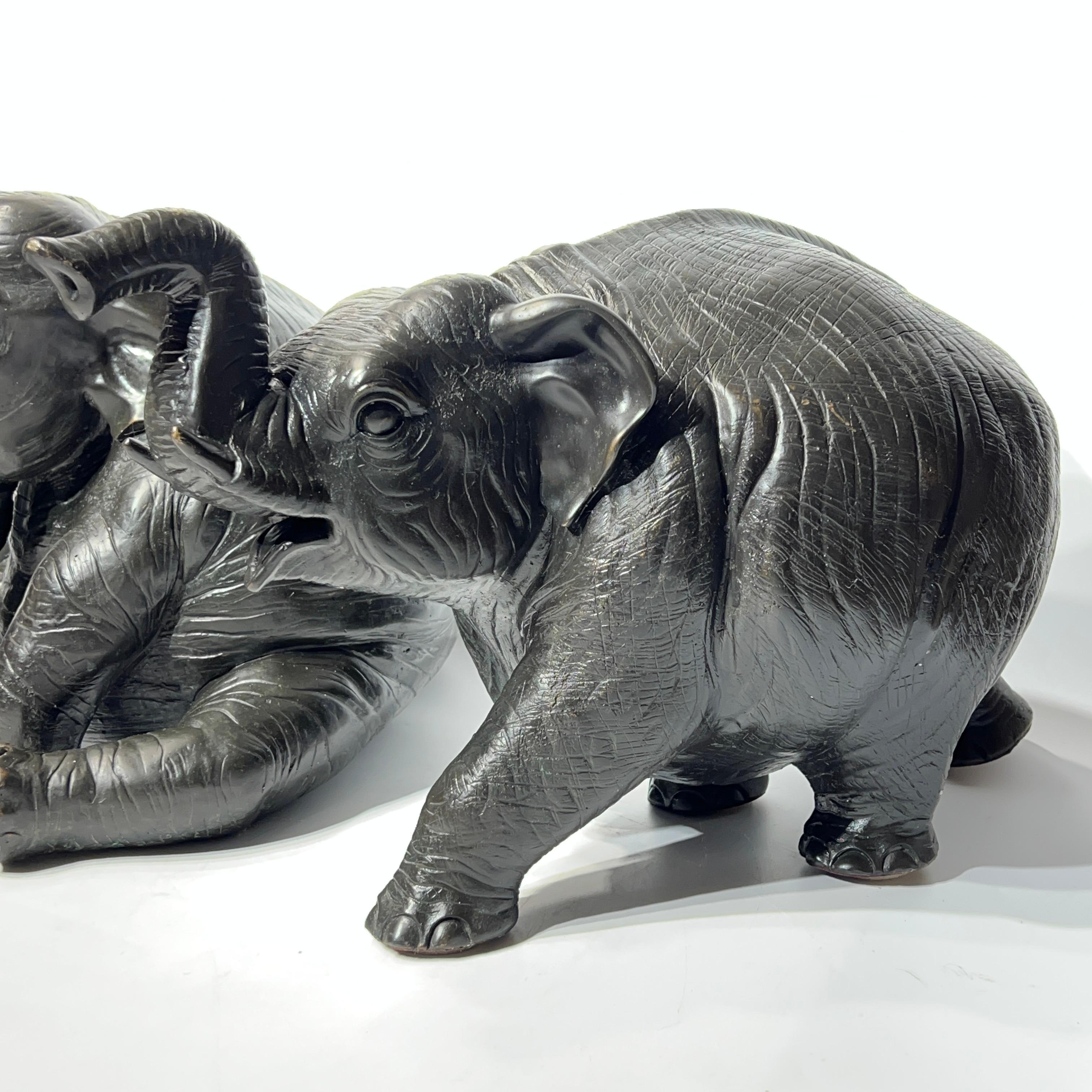 XX secolo Tre sculture di elefante in bronzo patinato in vendita