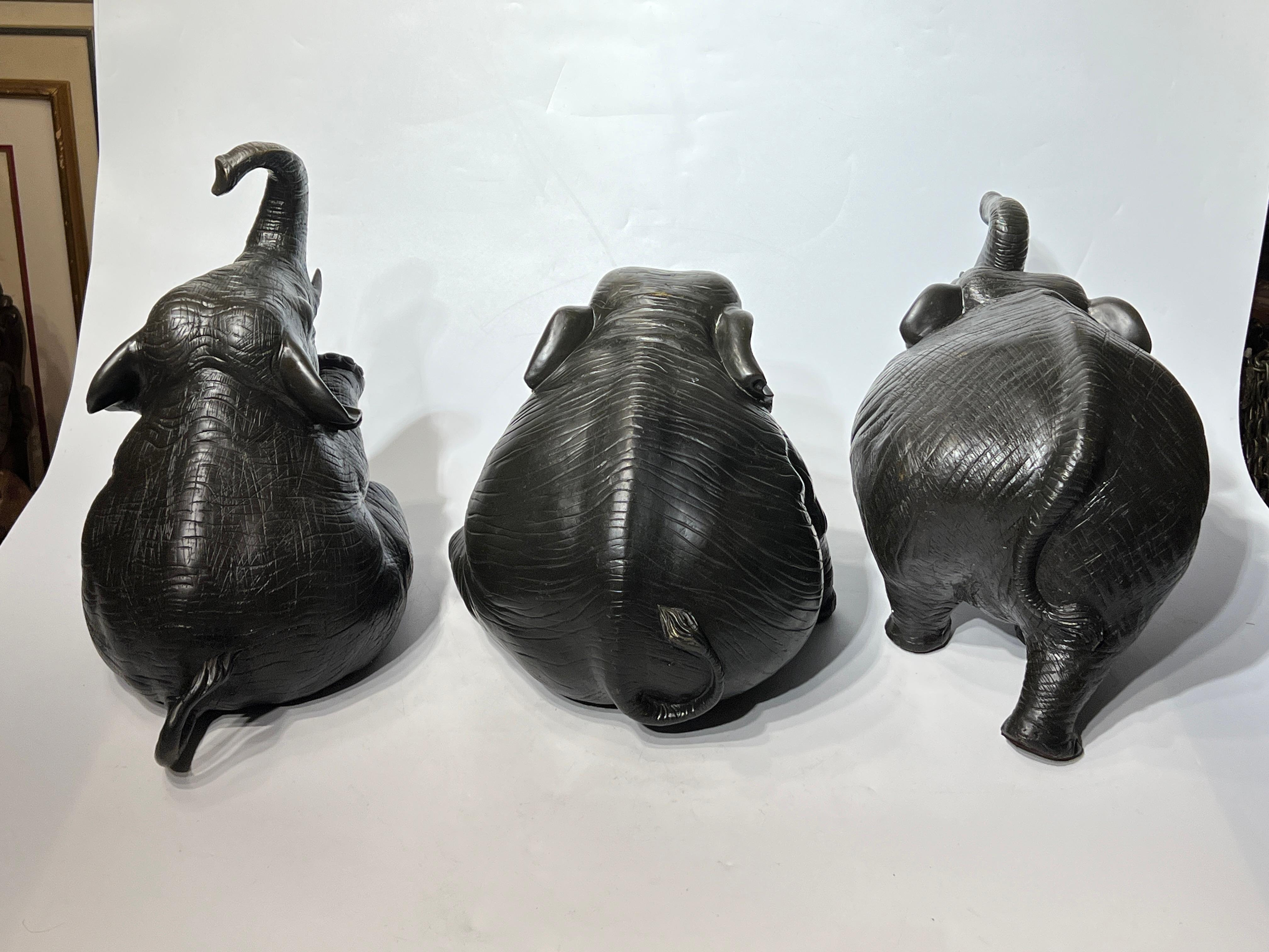 Bronzo Tre sculture di elefante in bronzo patinato in vendita