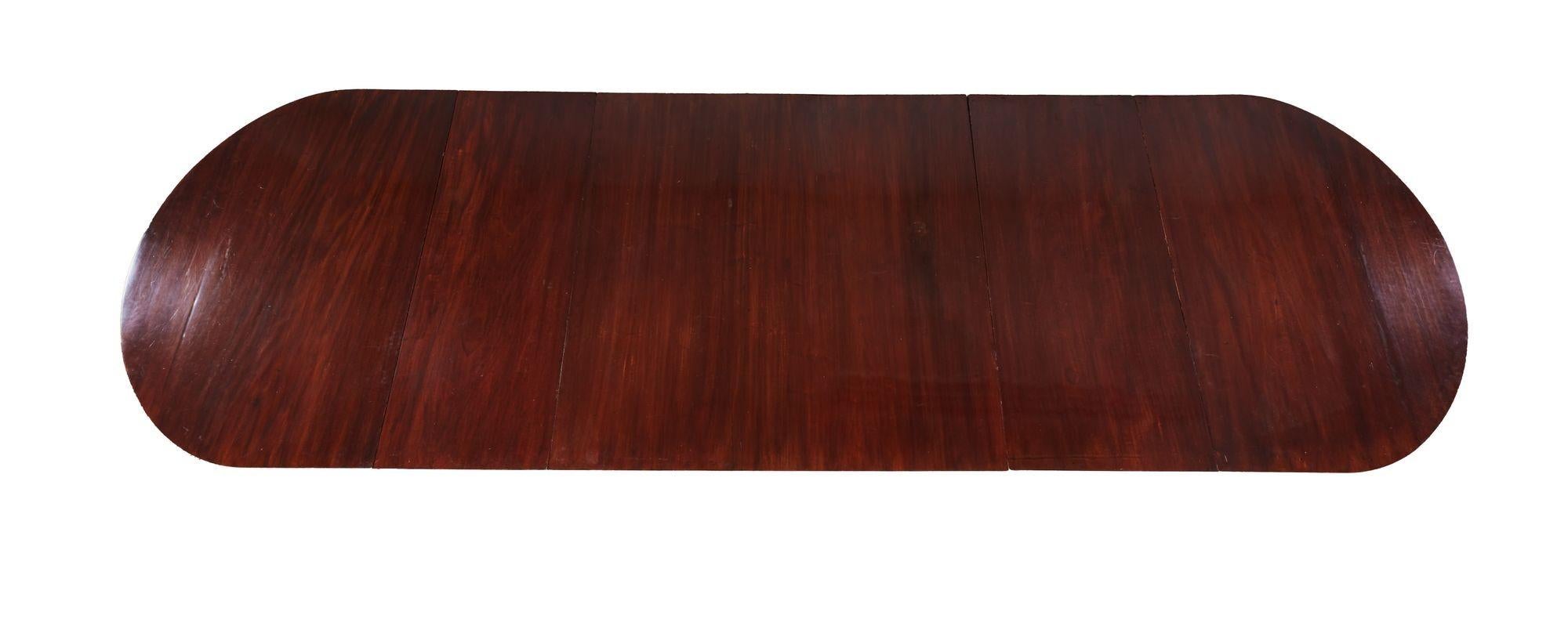 Acajou Table à manger géorgienne à trois piédestaux en vente
