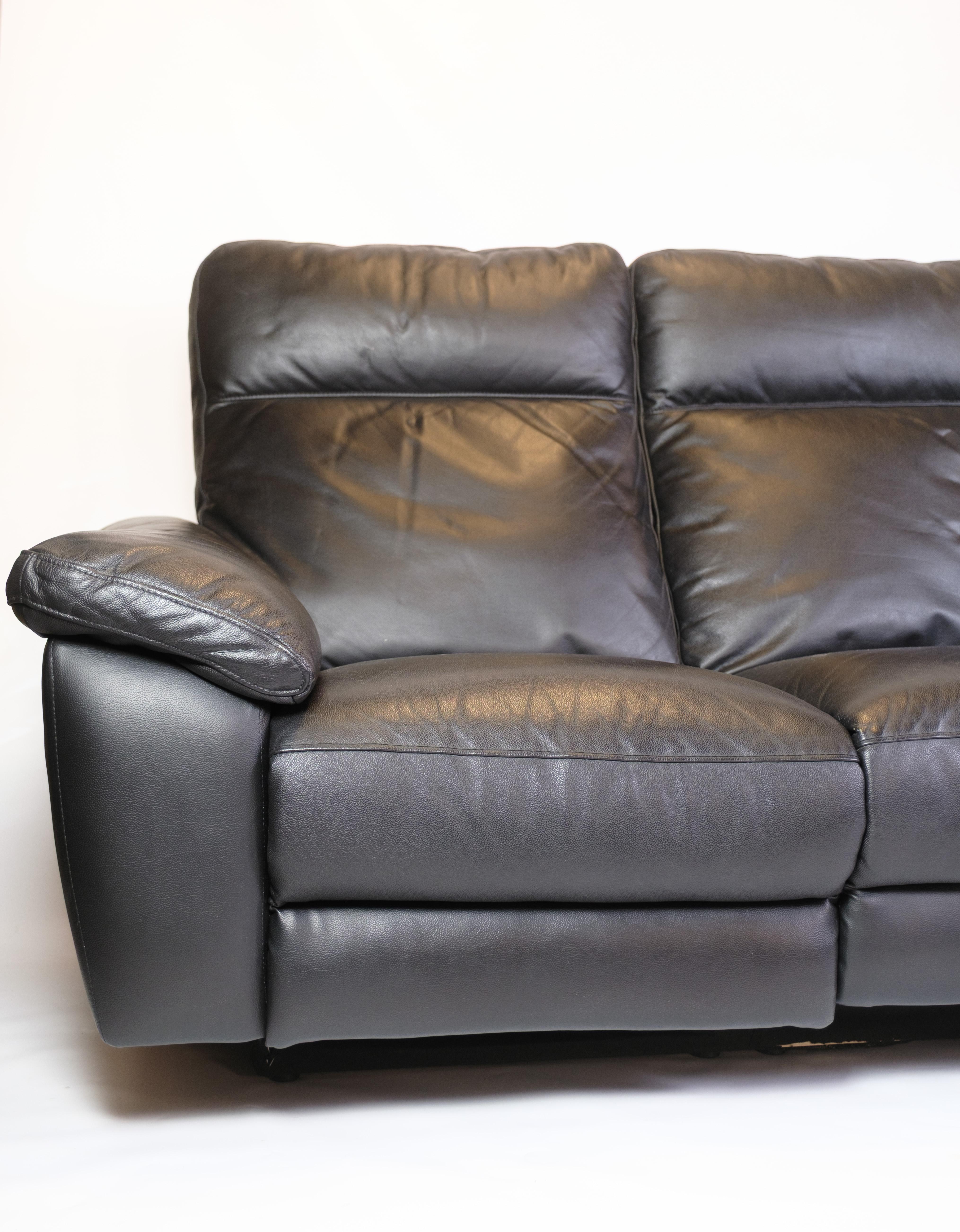 Pelle Three Person Sofa With Adjustable Seat In Genuine Leather in vendita