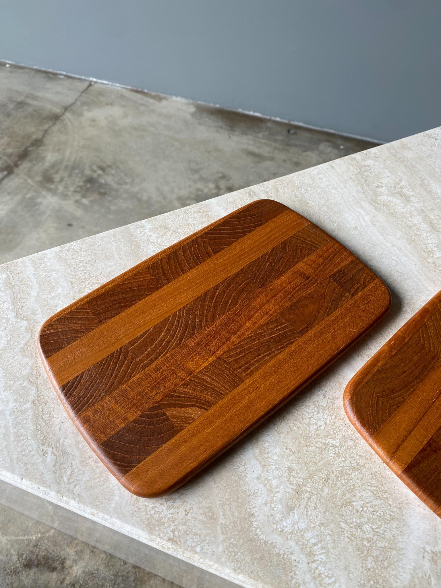 Trois petites planches de découpe de bois de boucherie danoises en teck, années 1960 en vente 4