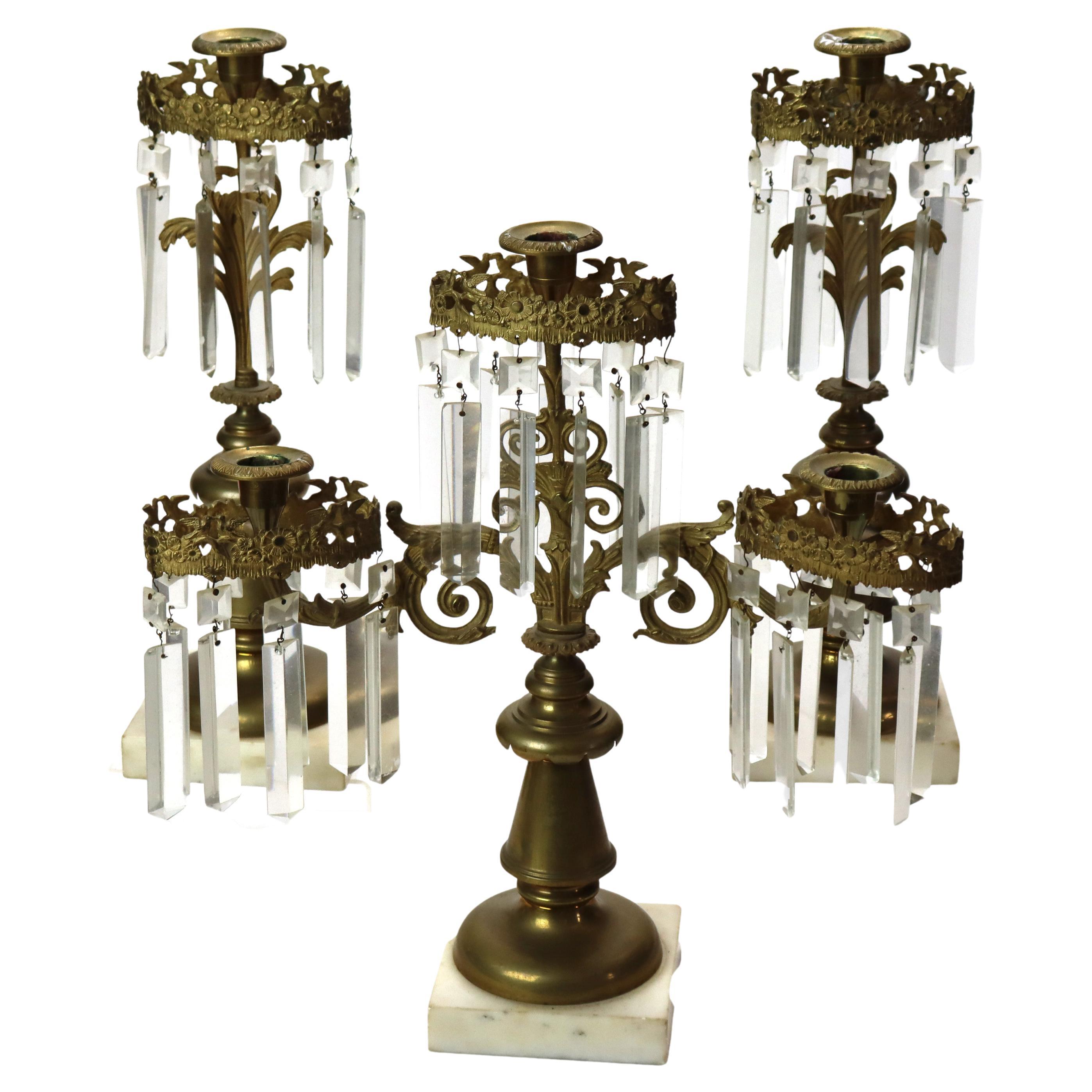Set di girandole in bronzo antico e cristallo in tre pezzi con base in marmo c1900 in vendita