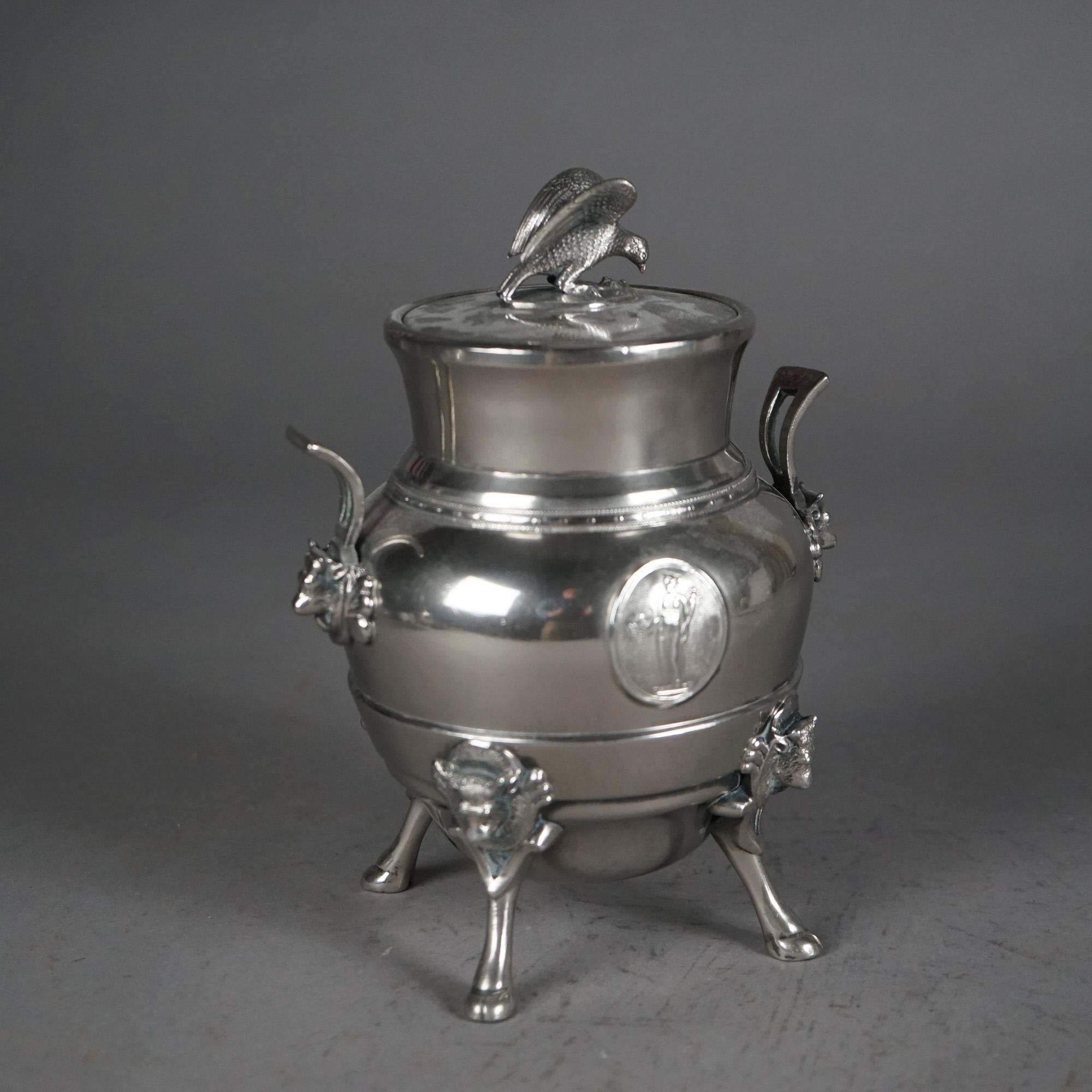 Servizio da tè figurativo antico in argento placcato in tre pezzi con incisione di foglie e uccellino C1890

Misure - 7,75 