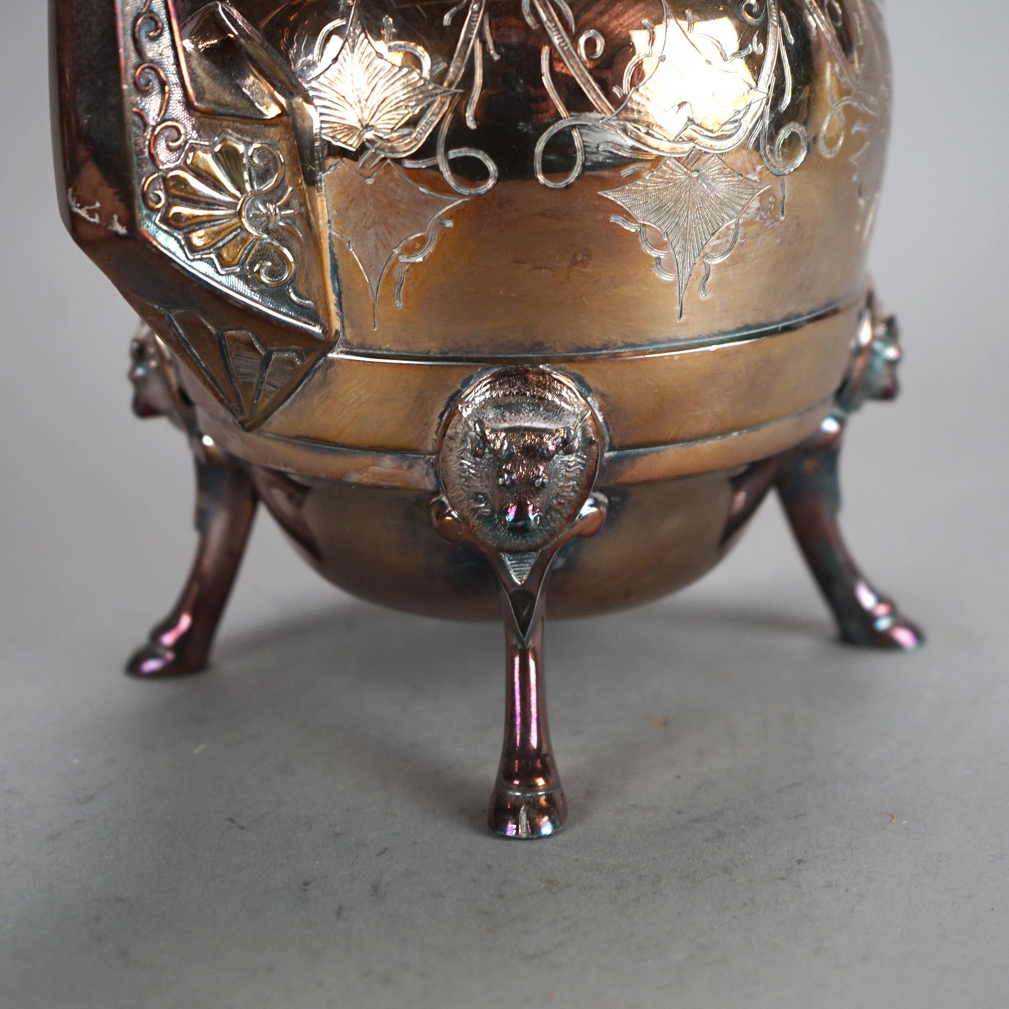 Set da tè a zampa d'asino in tre pezzi antichi placcati in argento C1890 In condizioni buone in vendita a Big Flats, NY