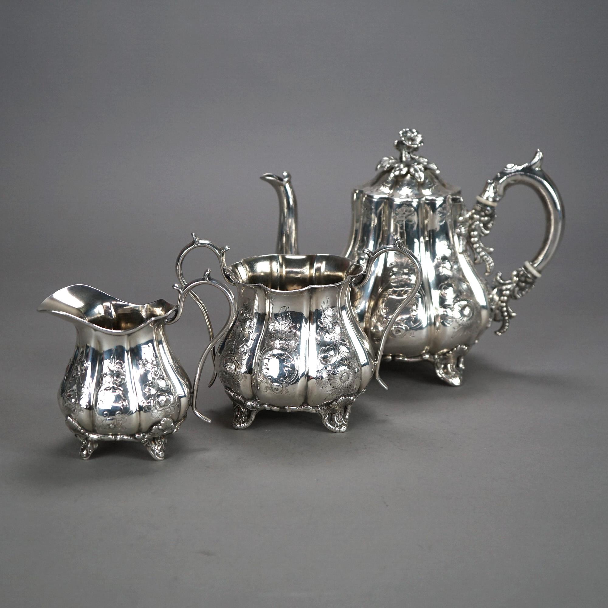 Servizio da tè antico in argento placcato in tre pezzi a forma di melone C1890 in vendita 1