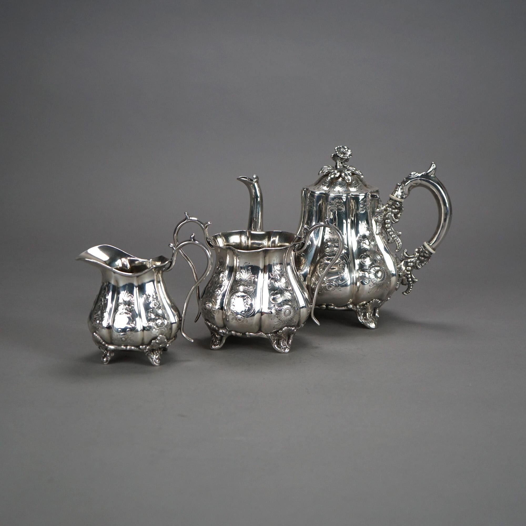 Servizio da tè antico in argento placcato in tre pezzi a forma di melone C1890 in vendita 2