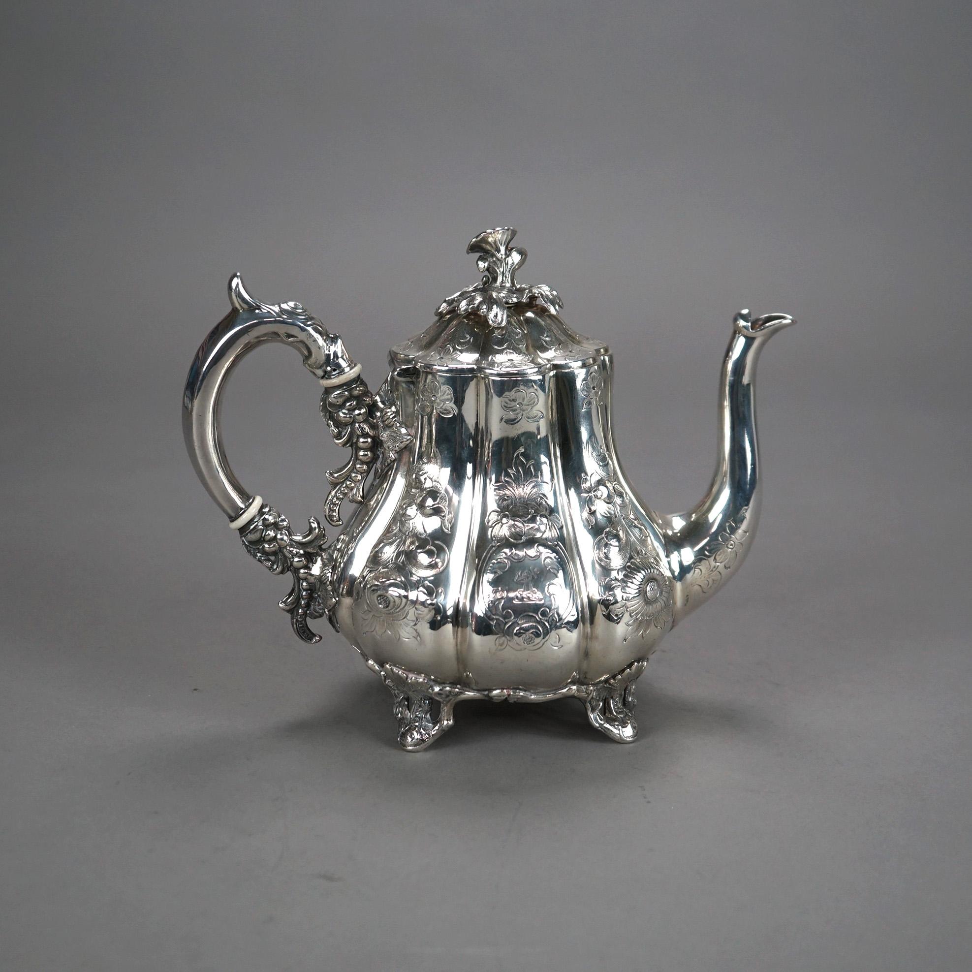 Servizio da tè antico in argento placcato in tre pezzi a forma di melone C1890 in vendita 3