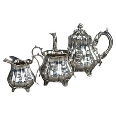 Juego de té antiguo de tres piezas plateado en forma de melón C1890
