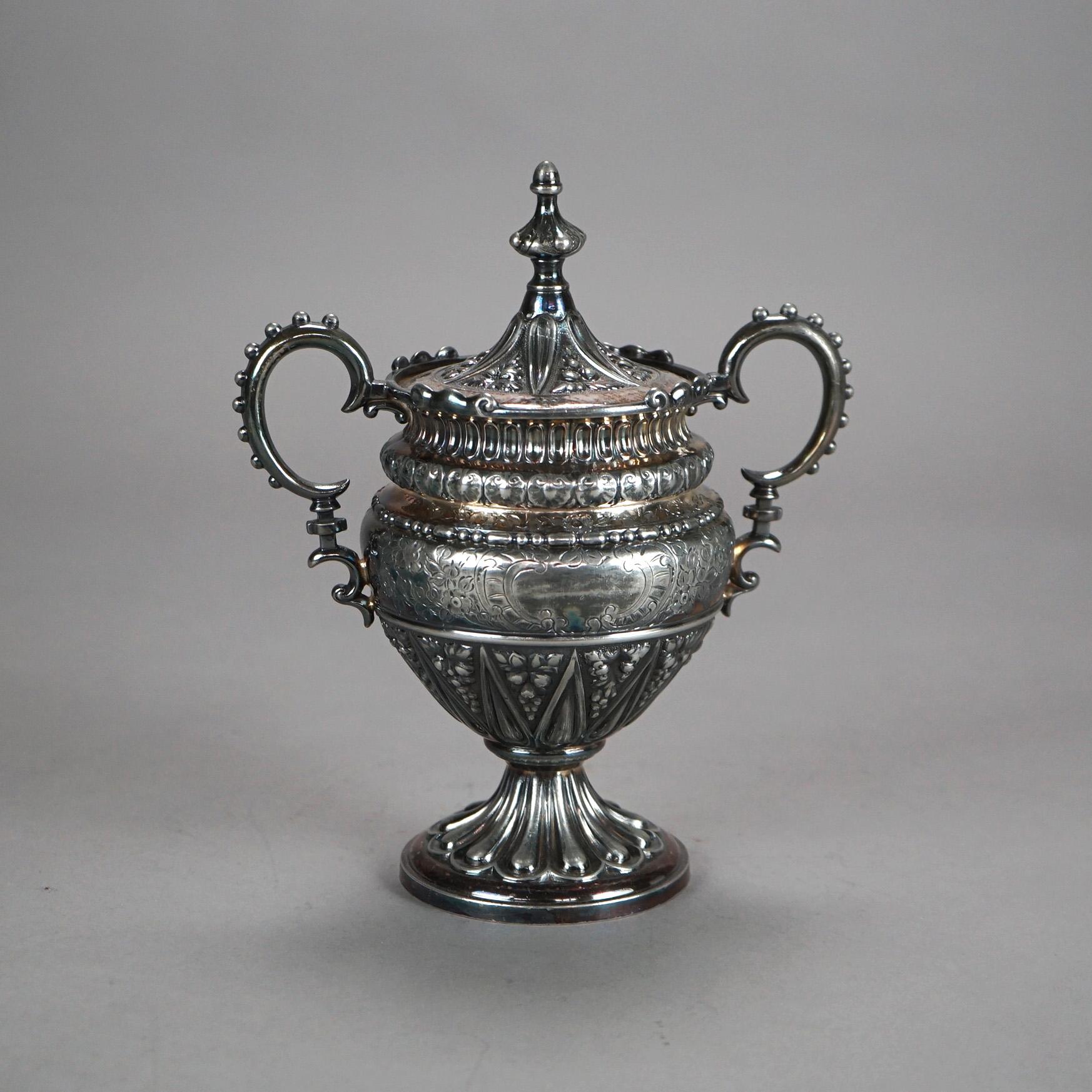 Servizio da tè antico in argento placcato in tre pezzi con incisione di foglie C1890

Misure: 11,25