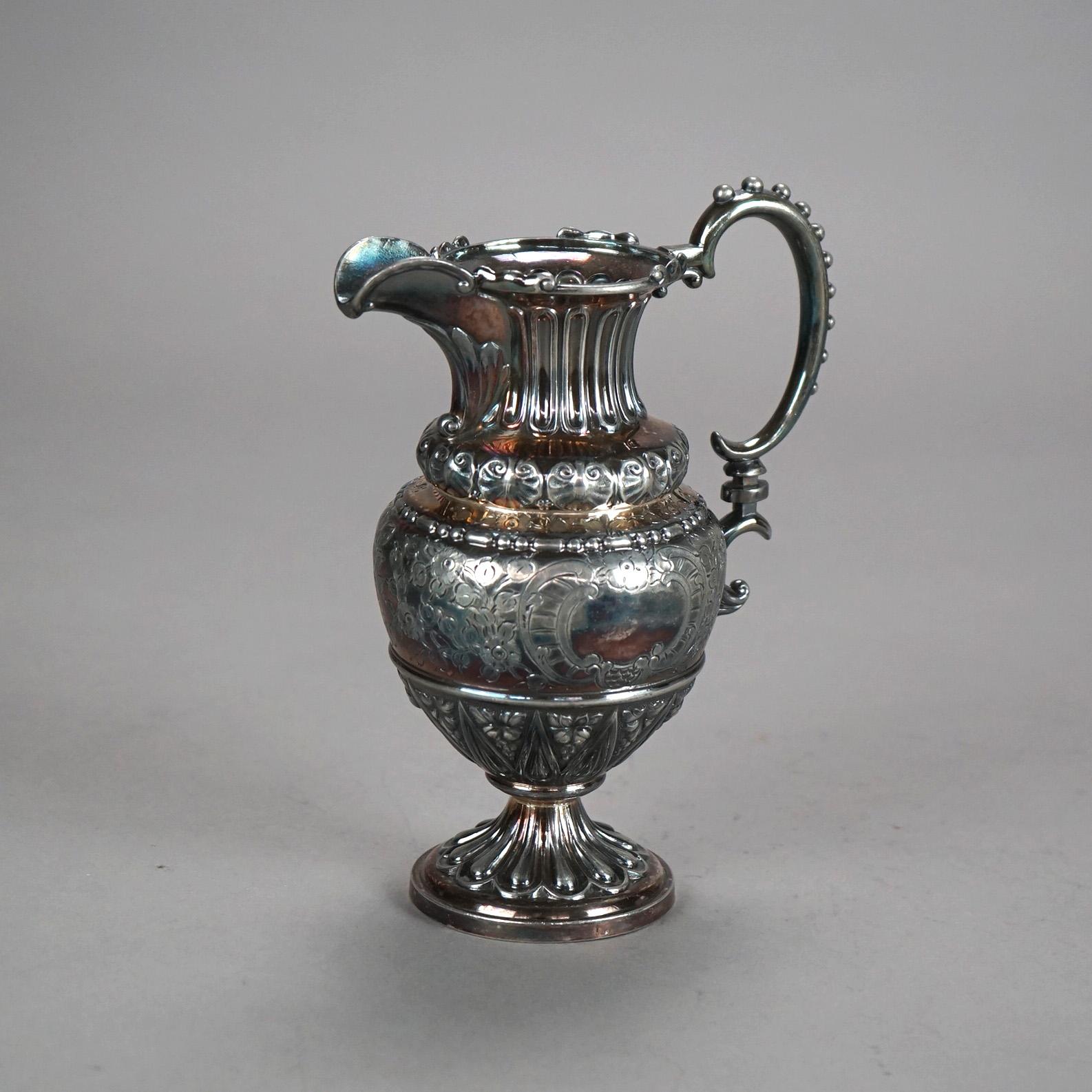 XIX secolo Servizio da tè antico in argento placcato in tre pezzi con incisione di foglie C1890 in vendita