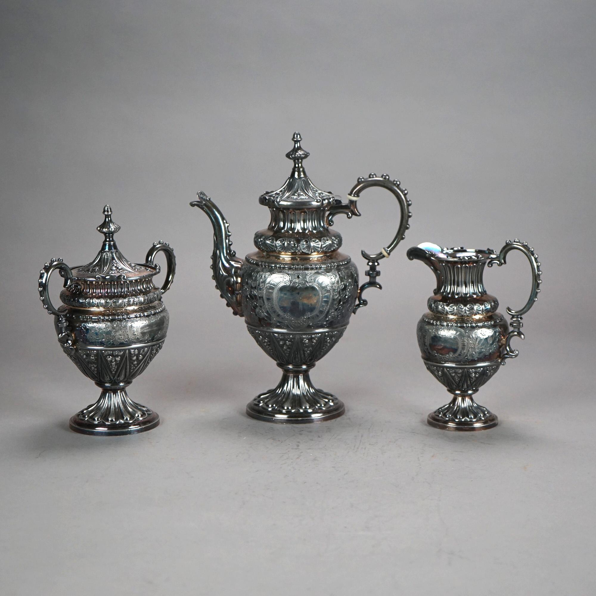 Placcato argento Servizio da tè antico in argento placcato in tre pezzi con incisione di foglie C1890 in vendita