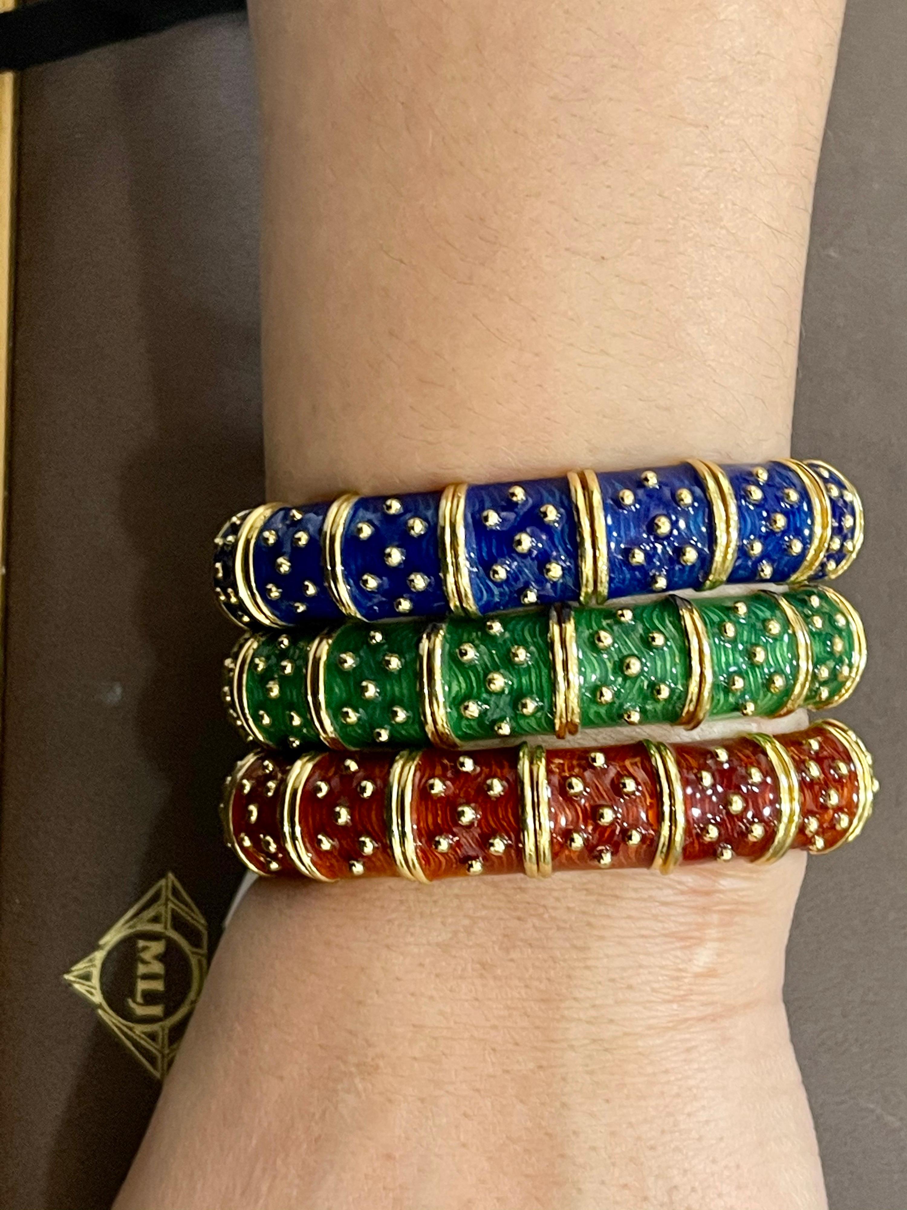 Bracelet jonc / manchette trois pièces en or 18 carats, émail rouge, vert et bleu 286 gm, Hidalgo en vente 16