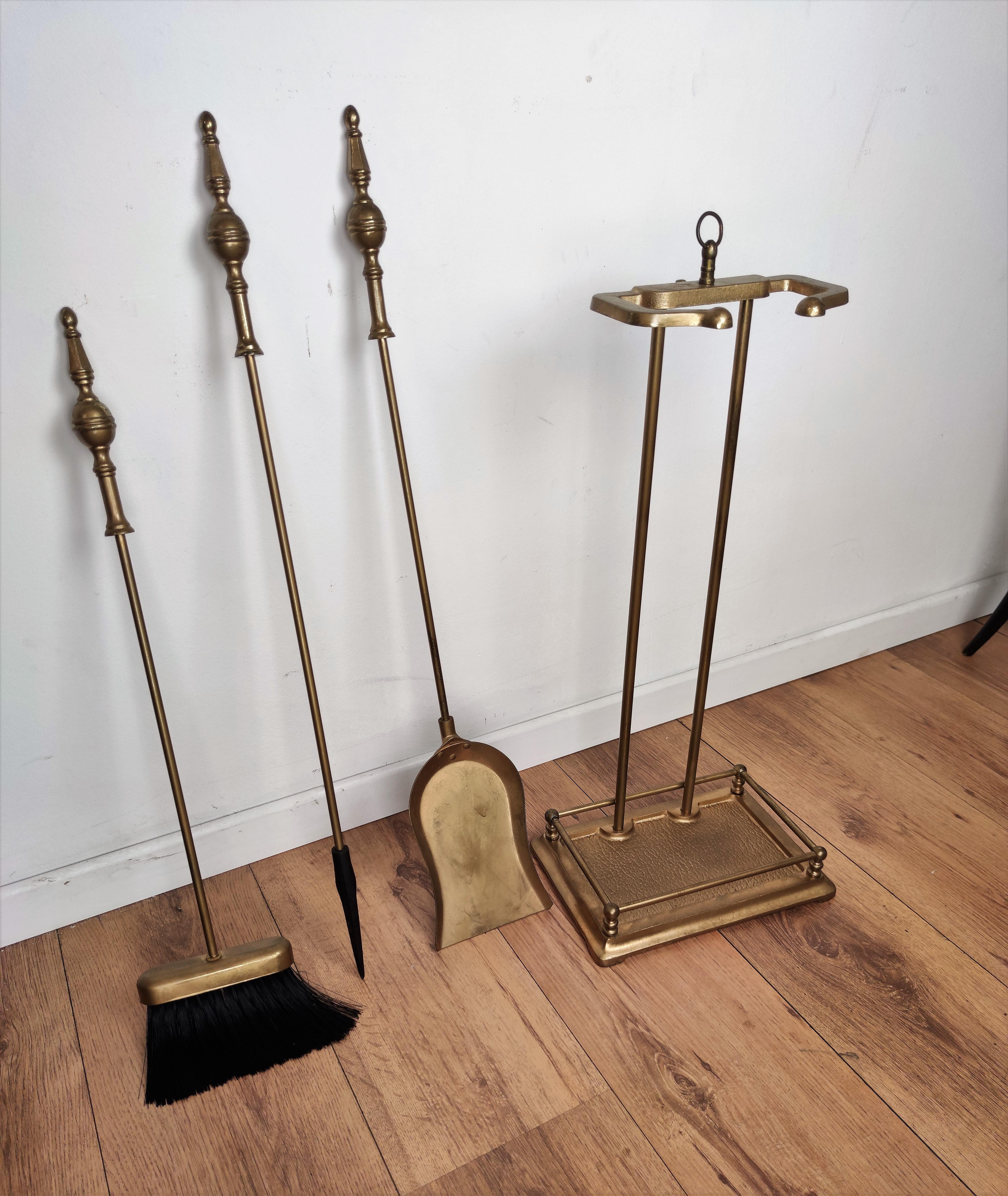 Three-Piece Brass Vintage Fire Tool Set with Stand In Good Condition In Carimate, Como