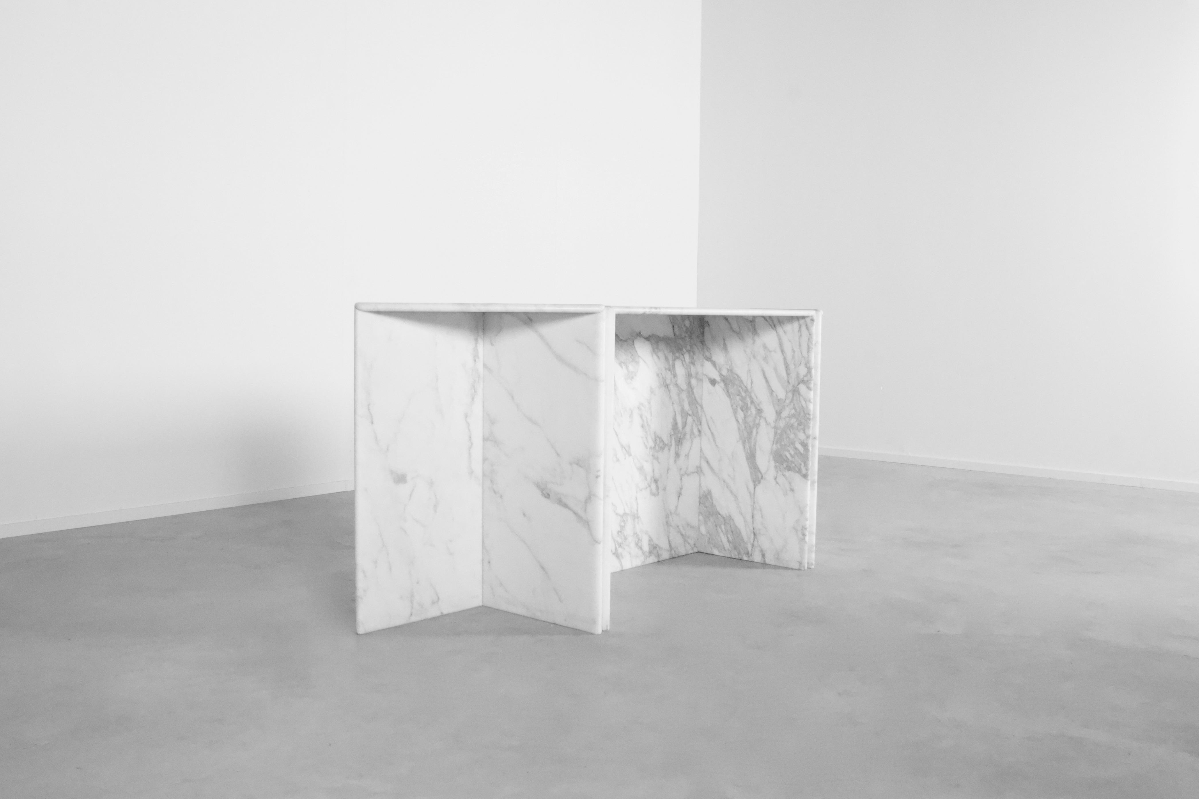 Beautiful marble console table in very good condition.

Produced by Up&Up, Italy in the 1970s 

The console consists of three parts made of solid Carrara marble.

The marble slabs have rounded edges.

The console is in a beautiful condition and has