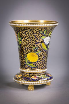 Guarnición ensamblada de tres piezas de porcelana inglesa, Spode, hacia 1810