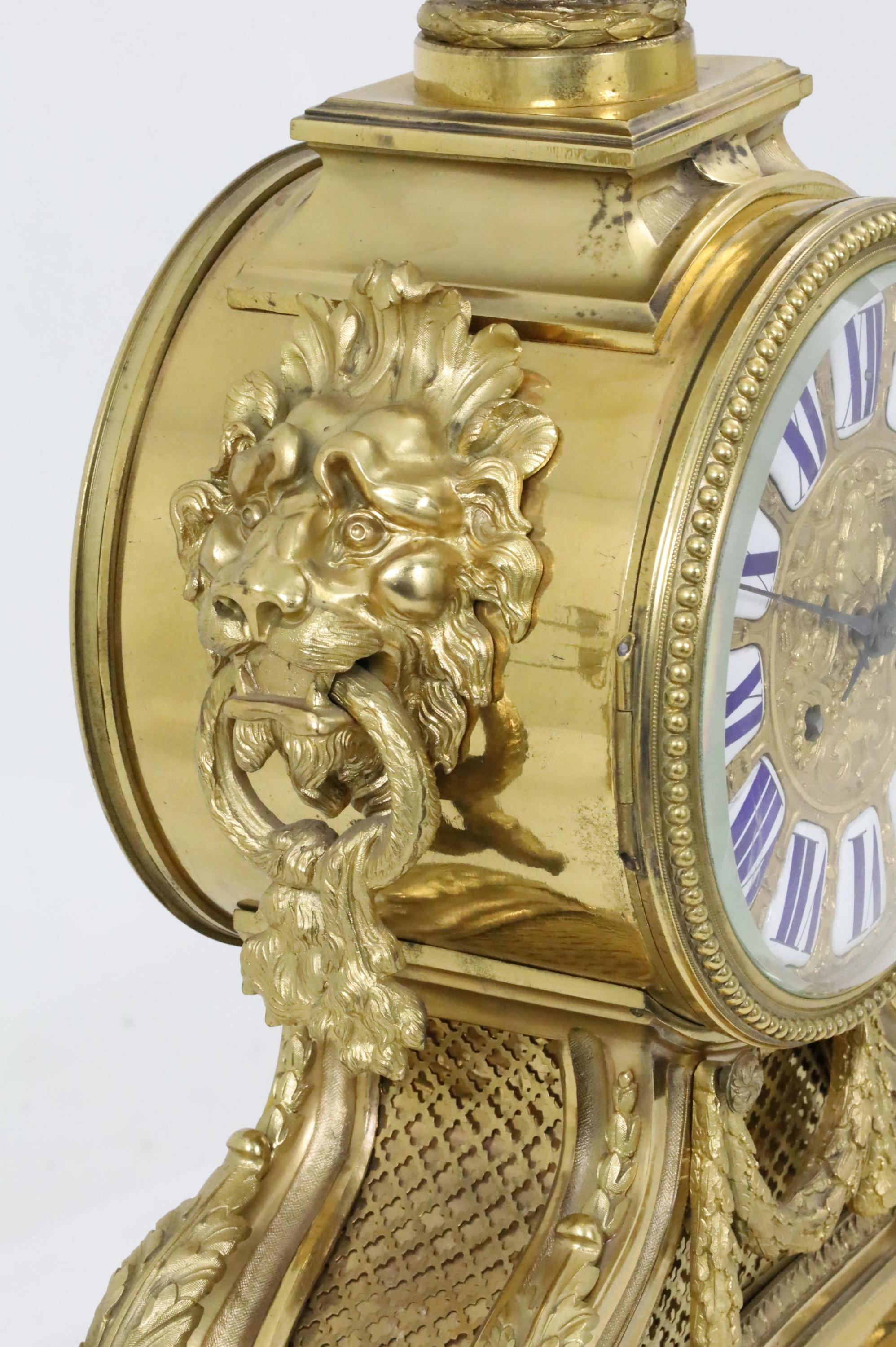 Francese Set di orologi francesi in bronzo dorato in tre pezzi in vendita