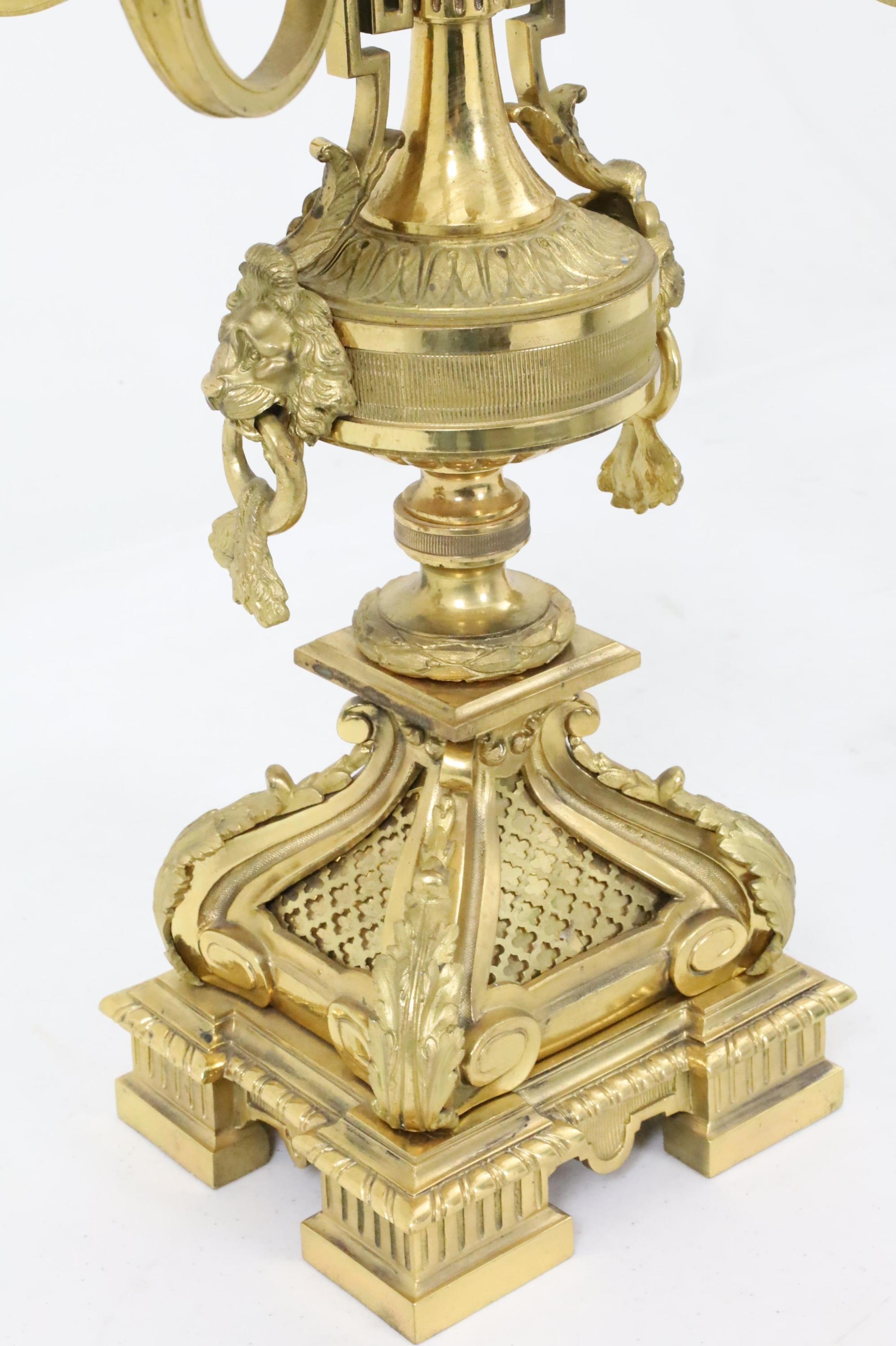 Set di orologi francesi in bronzo dorato in tre pezzi in vendita 1