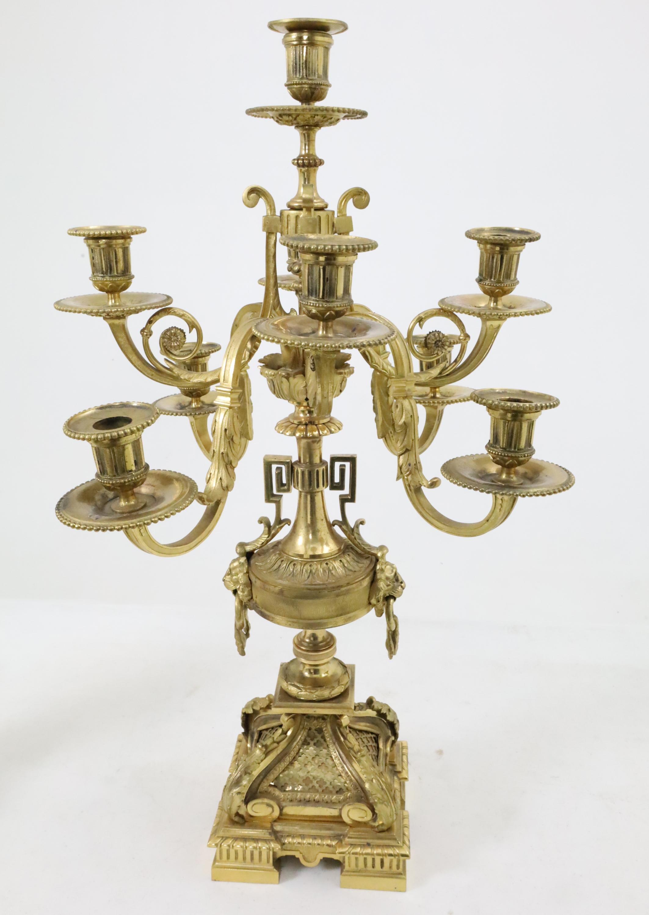 Set di orologi francesi in bronzo dorato in tre pezzi in vendita 2