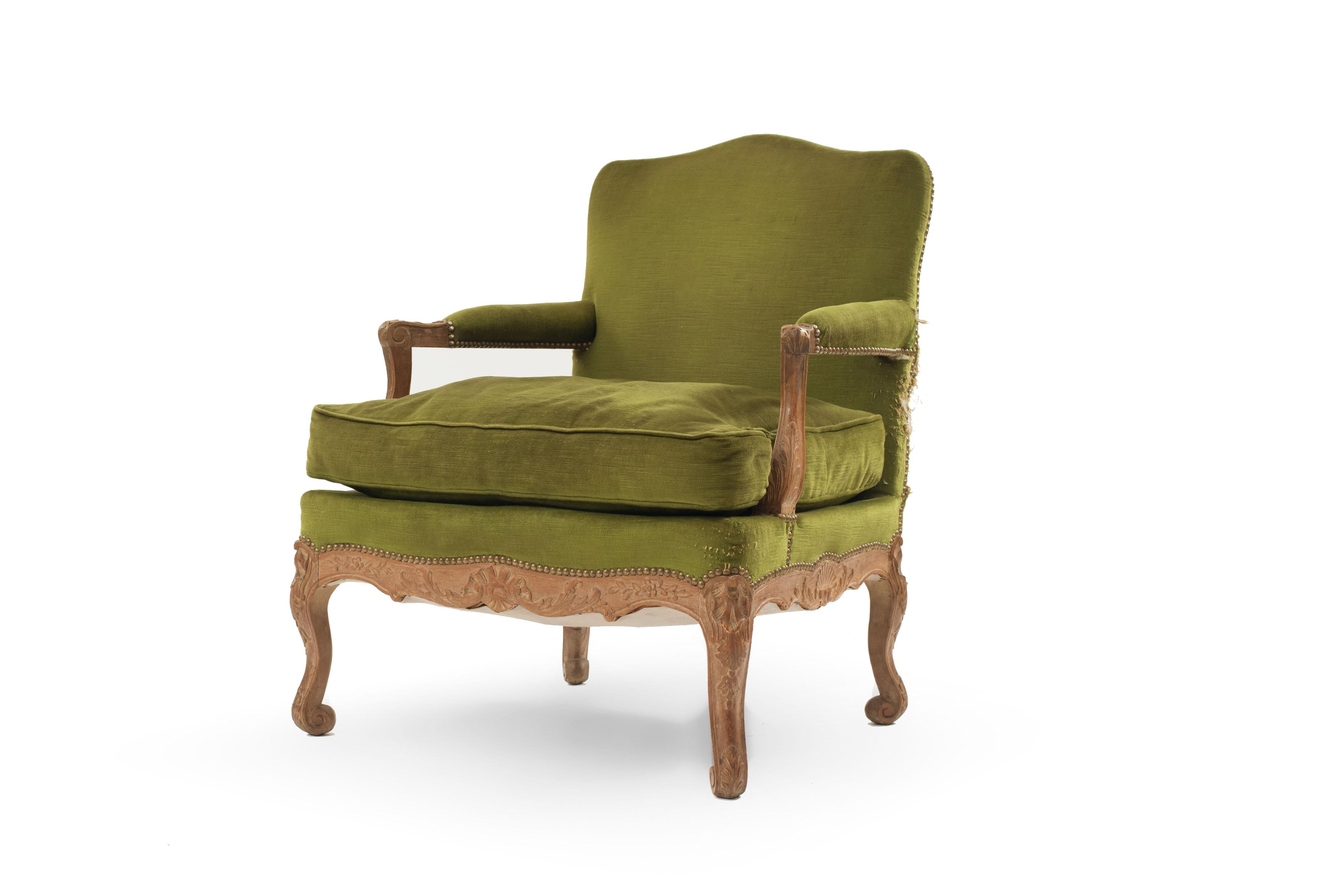 Three-piece French Regence style salon set with carved oak frames and green upholstery having gilt stud detail (Attributed to Maison Gouffé Paris, circa 1940) (settee: 062034B, pair of arms: 062034A)

Measurements:

Settee: Height 36