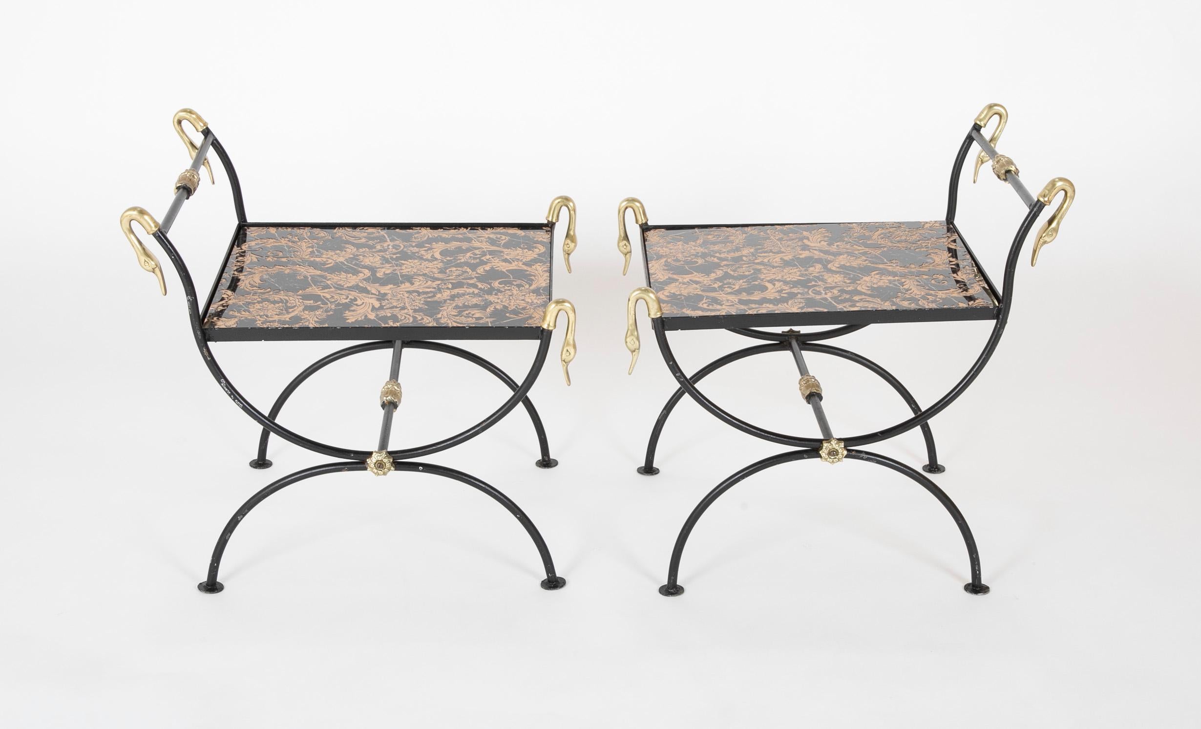 Américain Table basse trois pièces en fer et laiton avec inserts Versace
