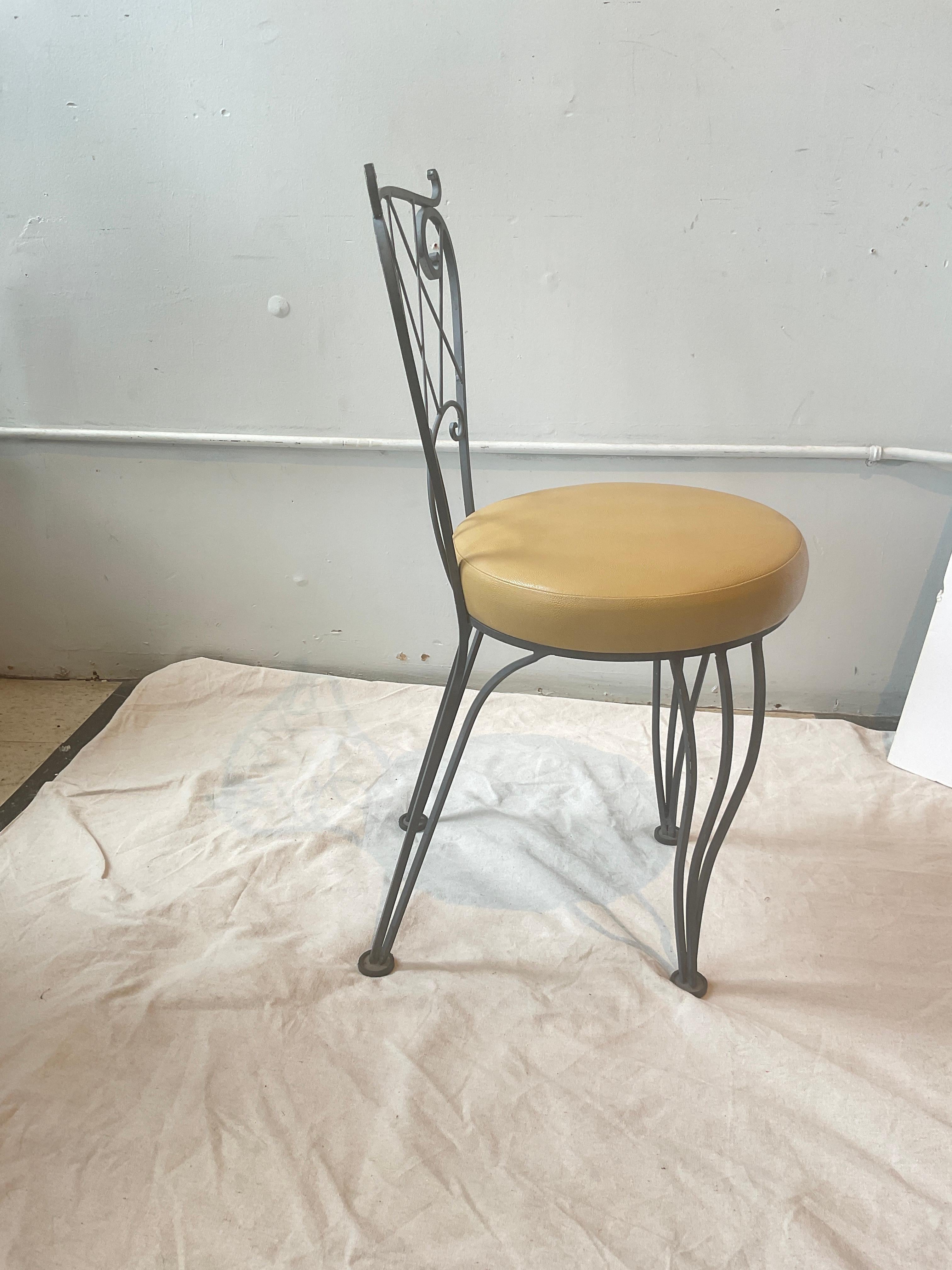 Three Piece Iron Garden Set.    Settee And Pair Of Chairs. in vendita 8