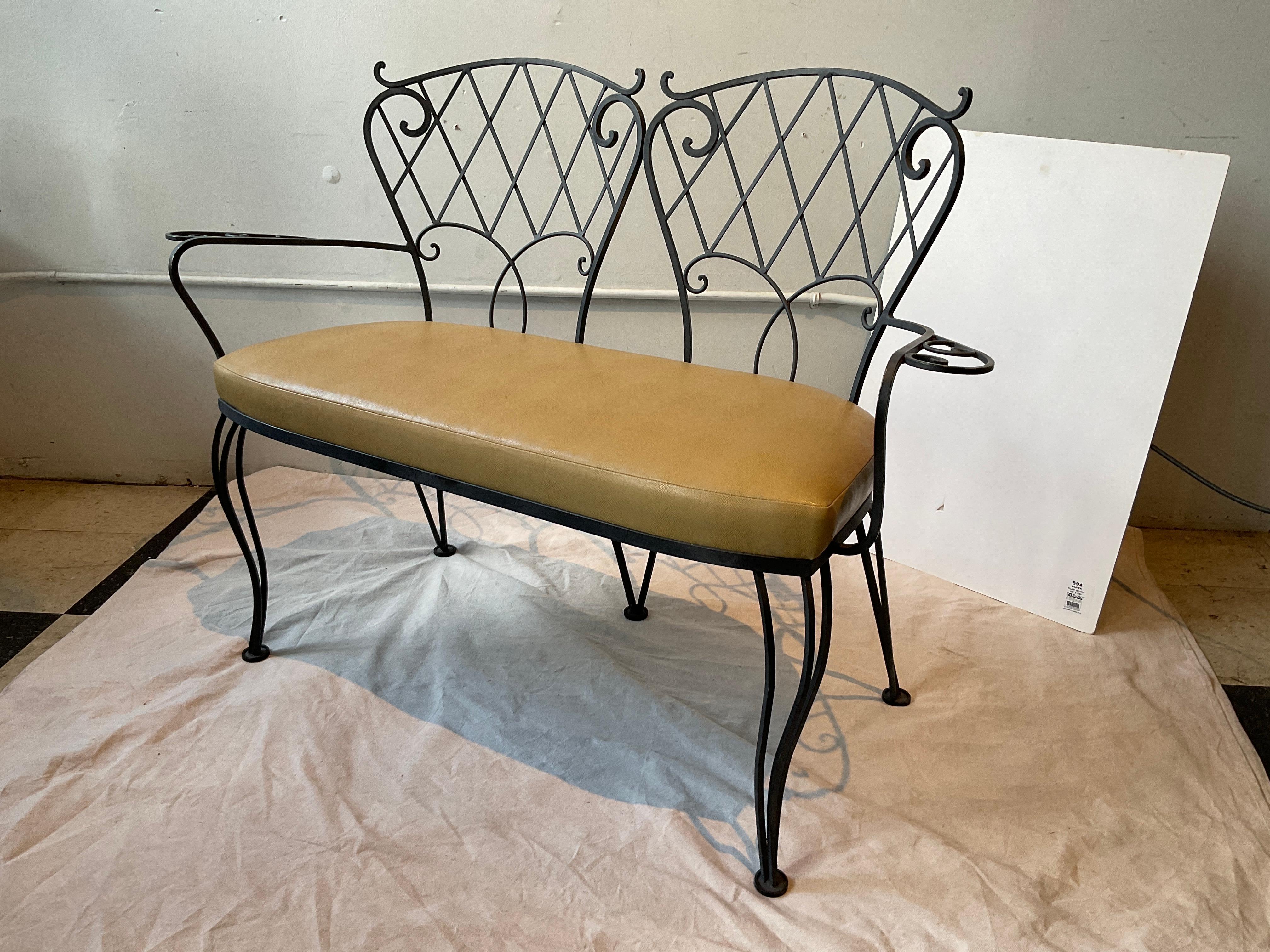Three Piece Iron Garden Set.    Settee And Pair Of Chairs. In condizioni buone in vendita a Tarrytown, NY