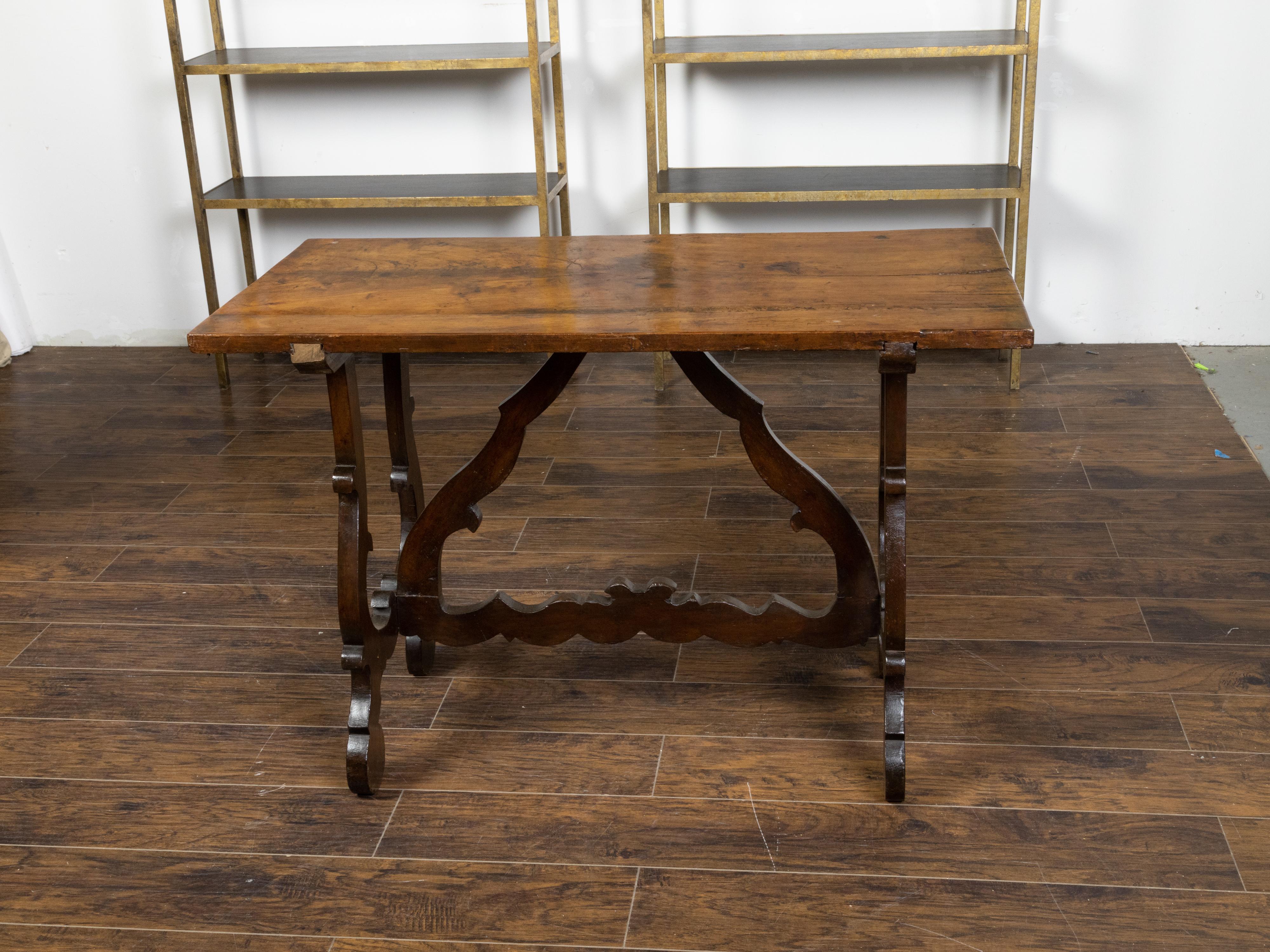 Three-Piece Italian Baroque Style Oval Top Table with Carved Lyre Shaped Legs For Sale 4