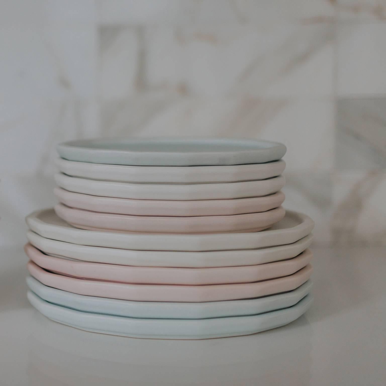 Three-Piece Place Setting for 8 Matte White Dinnerware Setting Modern Porcelain For Sale 5