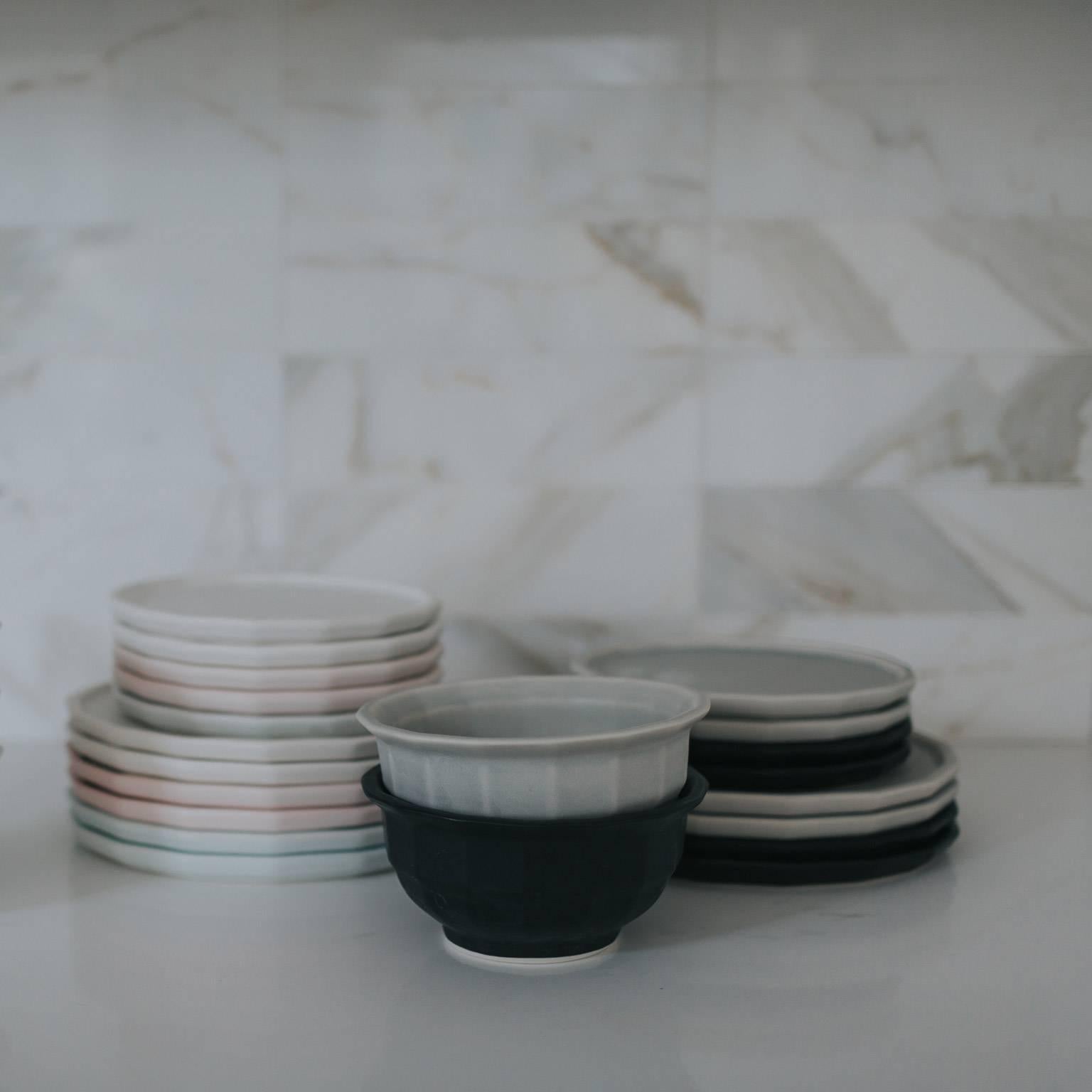 Three-Piece Place Setting for 8 Matte White Dinnerware Setting Modern Porcelain For Sale 3