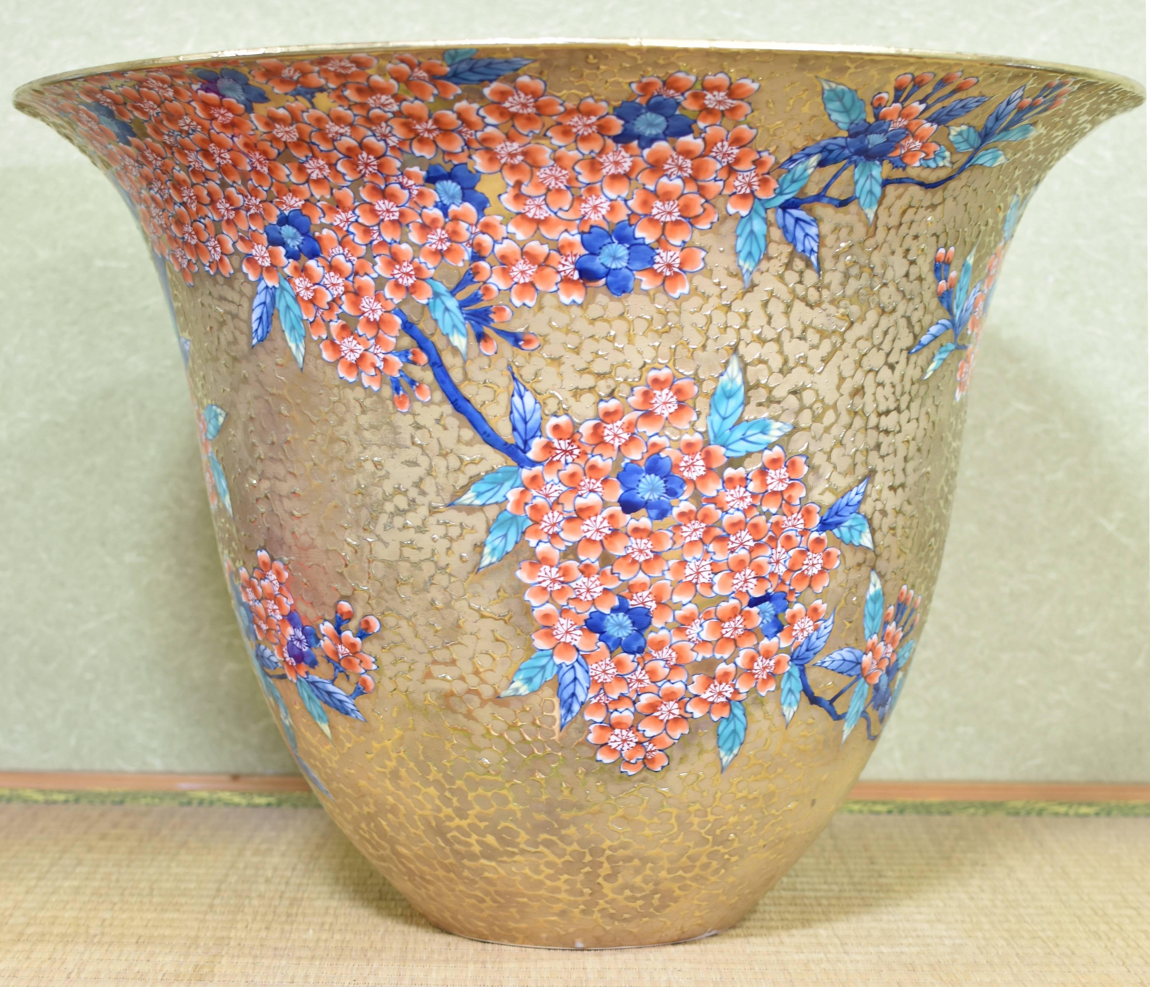 Three-Piece Porcelain Incense Burner by Fujii Tadashi 'Cherry Blossom Series' In New Condition In Takarazuka, JP