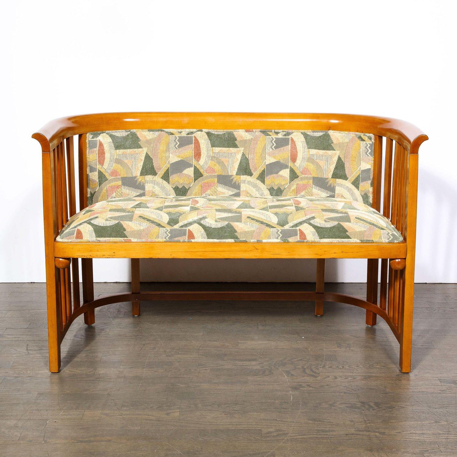 Ensemble de trois pièces de Josef Hoffmann avec cadre en hêtre et tissu Clarence House  en vente 9