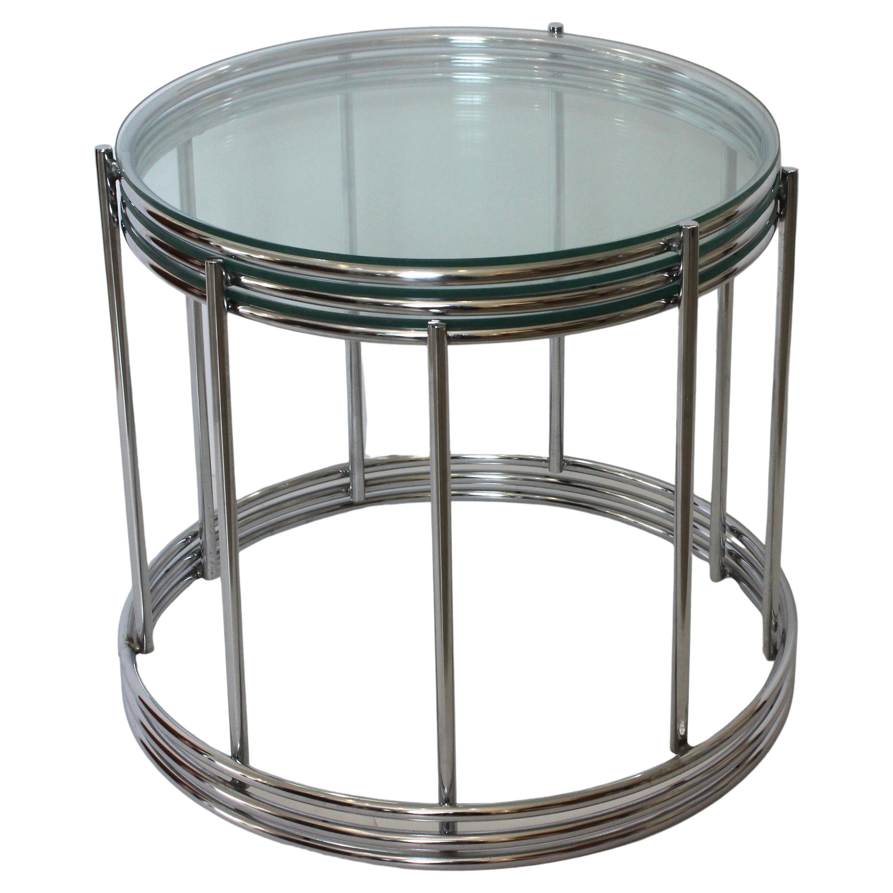 This stylish and chic three piece set of polished chrome and glass nesting tables date to the 1970s and were created by Saporiti.

Note We have another identical set available on the Dibs platform.