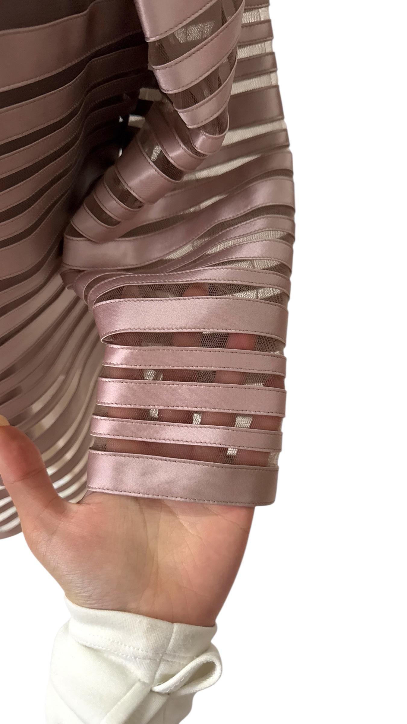 Three-Piece Striped Silk Ensemble in Rose Gold by Elite - We pay for import duty in vendita 12