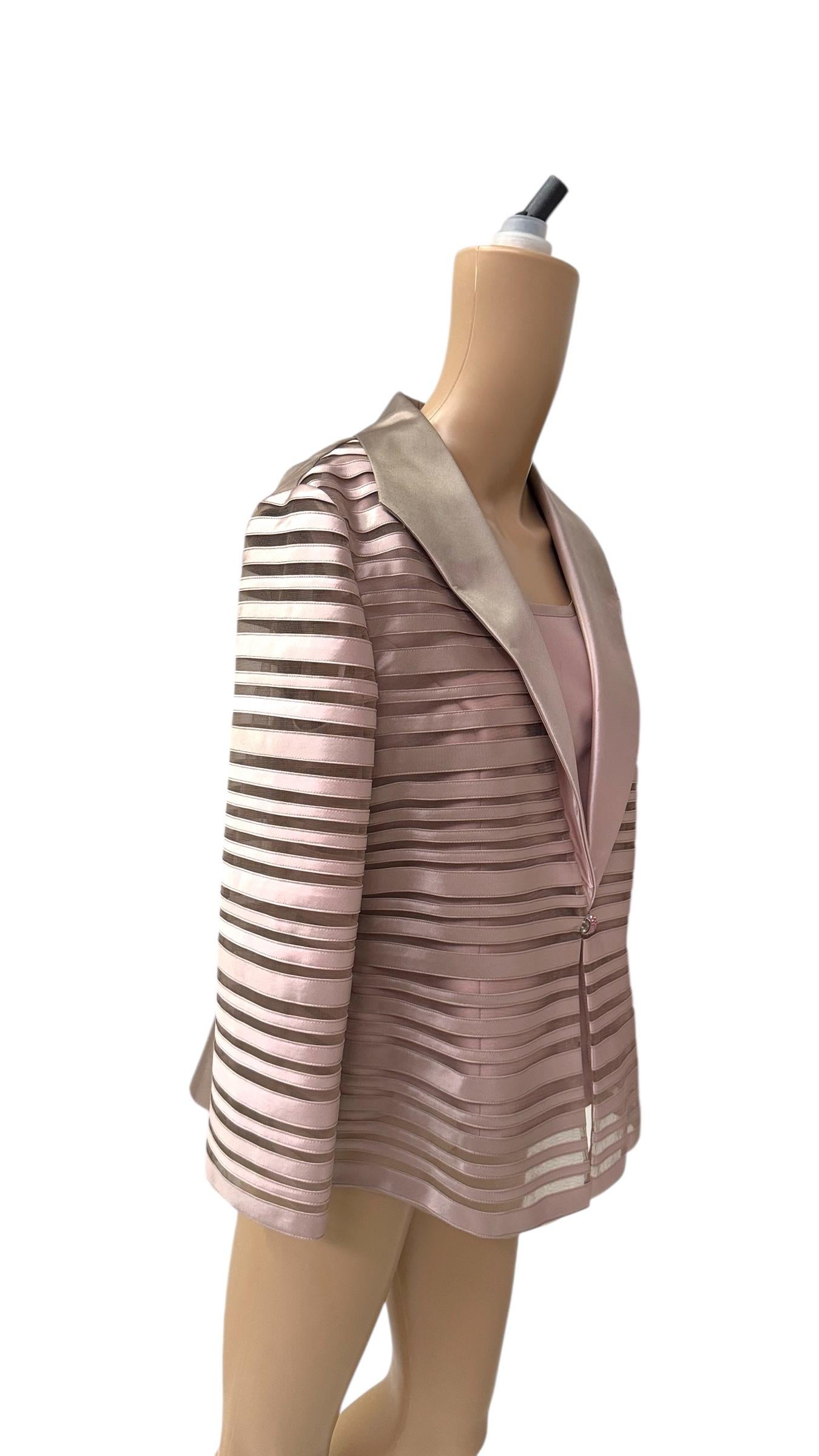 Three-Piece Striped Silk Ensemble in Rose Gold by Elite - We pay for import duty in vendita 14