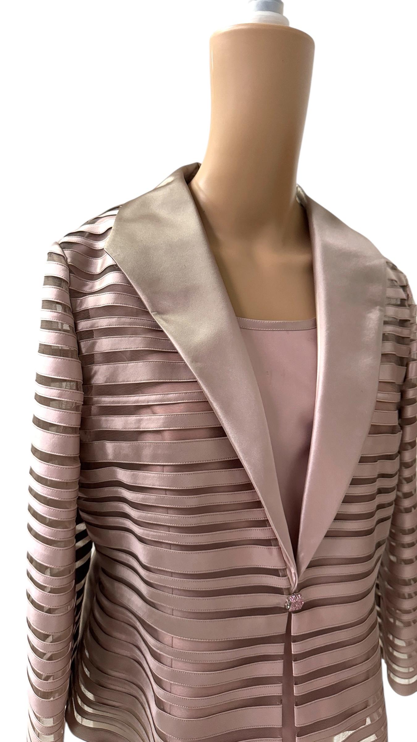 Three-Piece Striped Silk Ensemble in Rose Gold by Elite - We pay for import duty in vendita 15