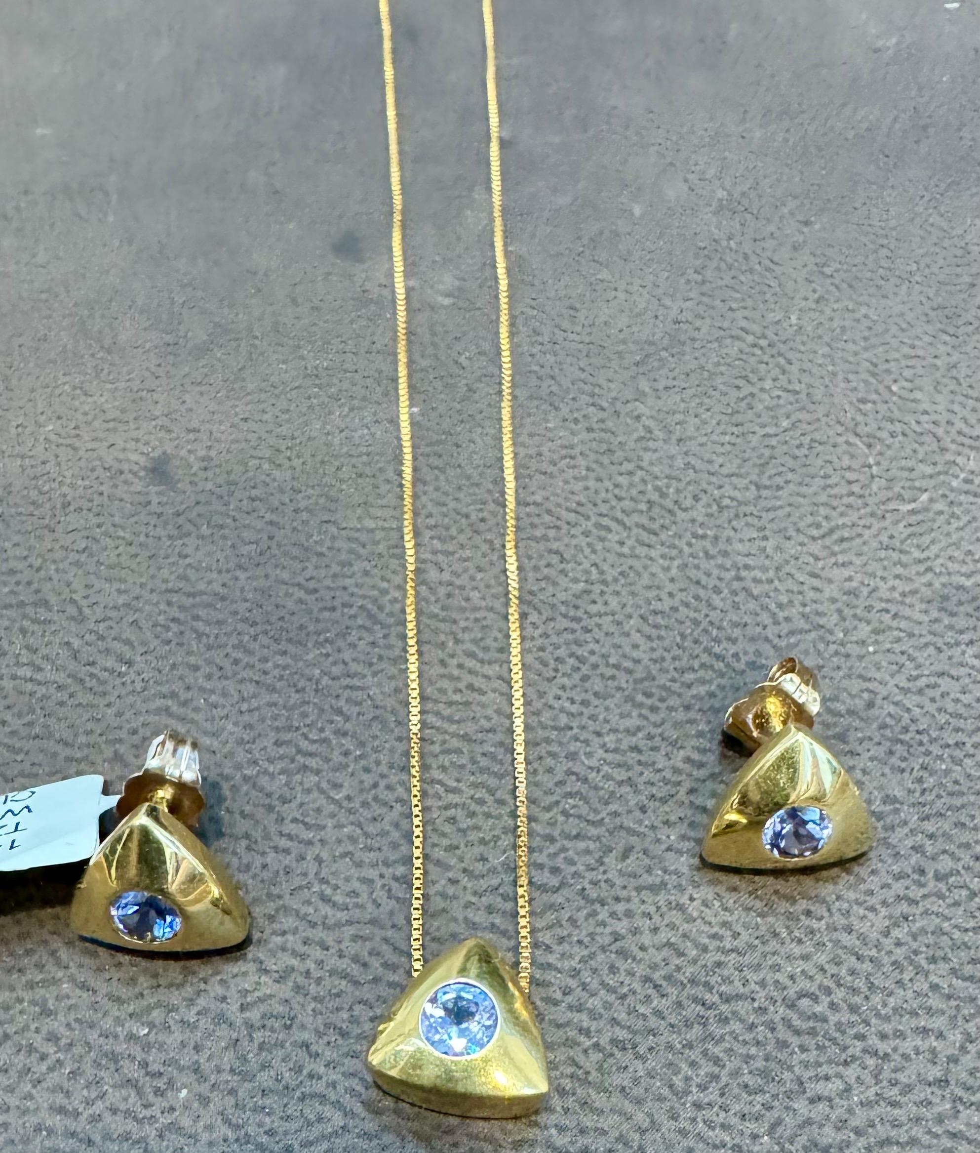 Tanzanite trois pièces  Pendentif et boucles d'oreilles  Or jaune 14 carats avec chaîne en vente 5