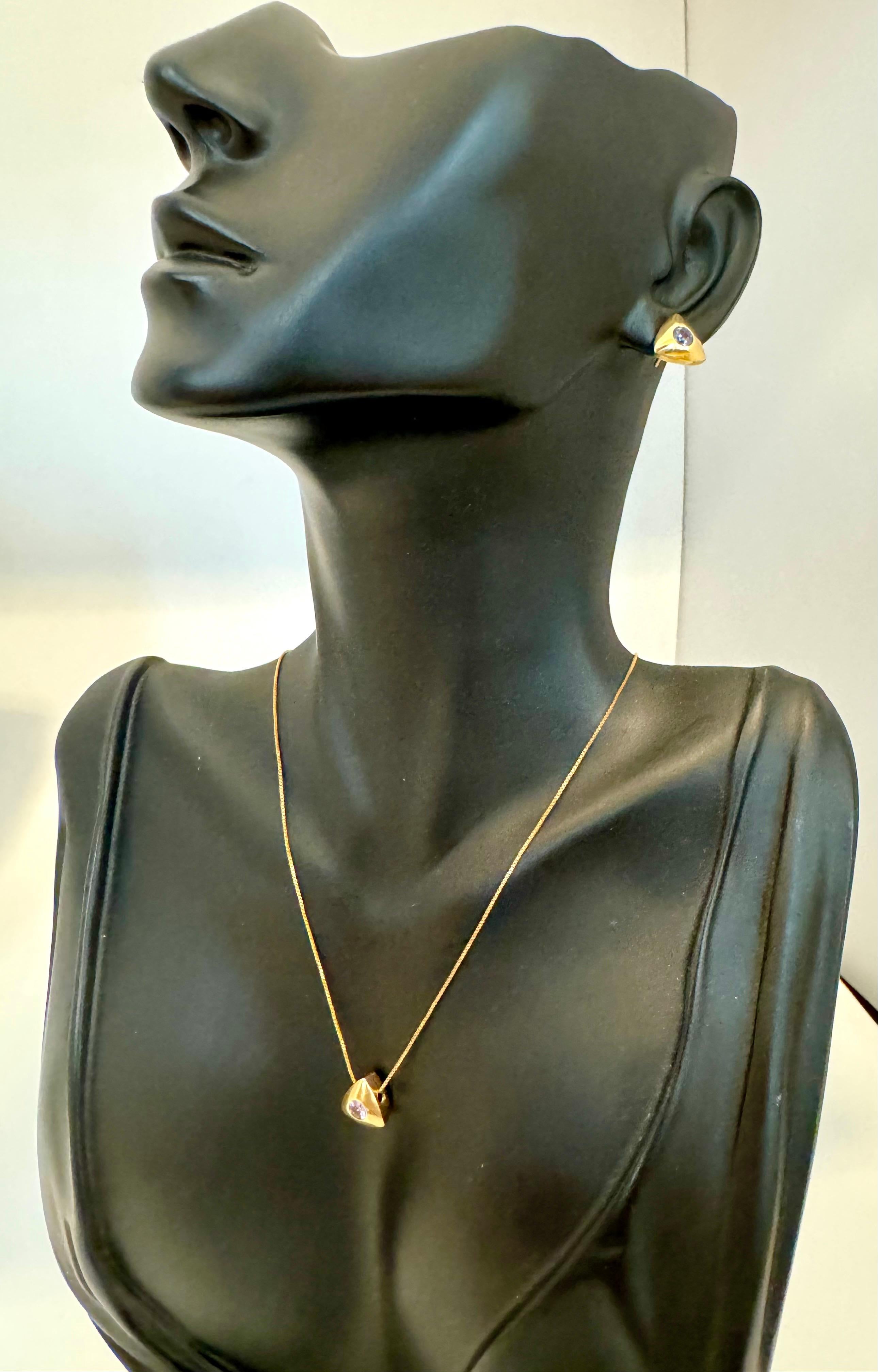 Tanzanite trois pièces  Pendentif et boucles d'oreilles  Or jaune 14 carats avec chaîne en vente 2