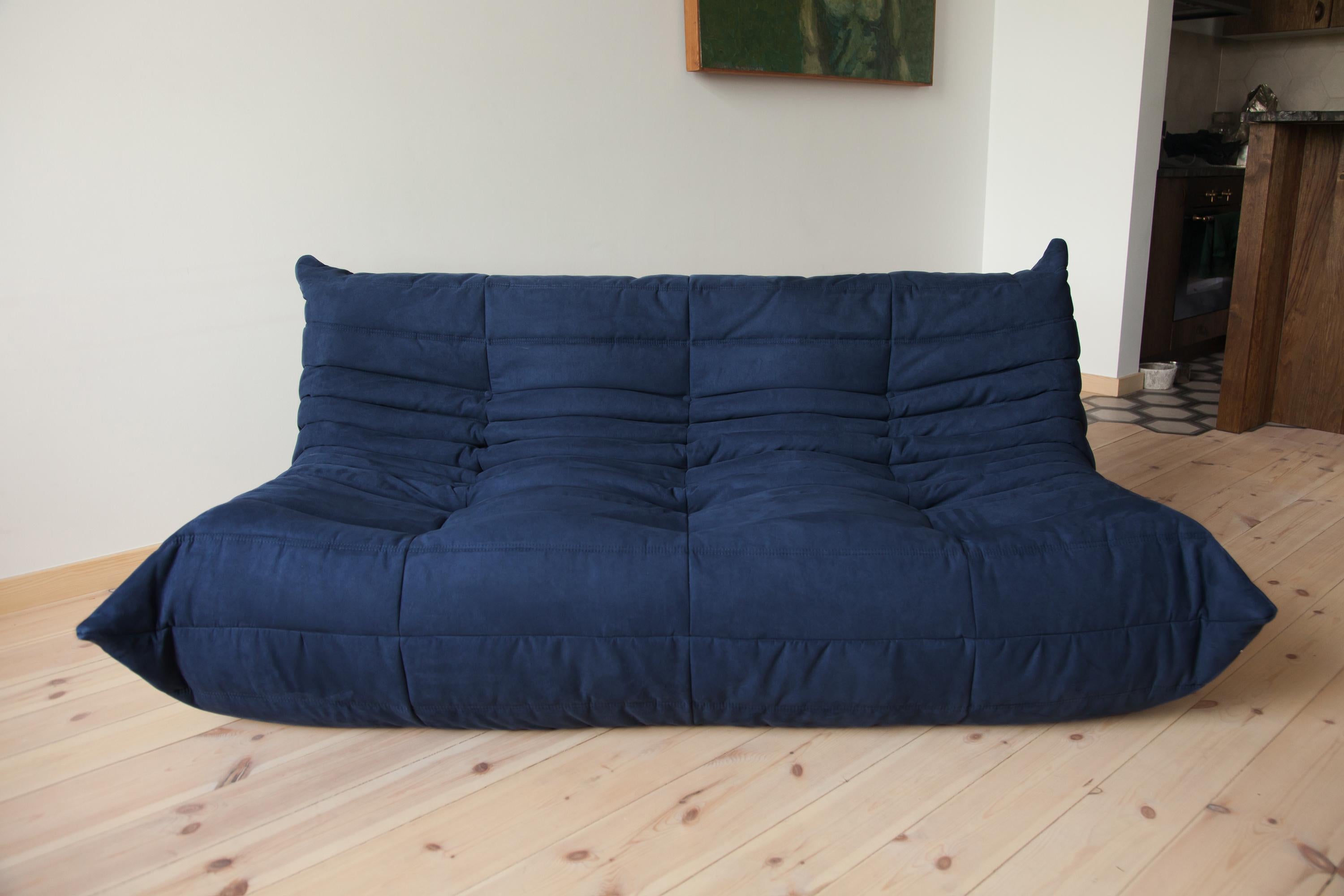 Three-Piece Togo Set, Design by Michel Ducaroy, Manufactured by Ligne Roset For Sale 8