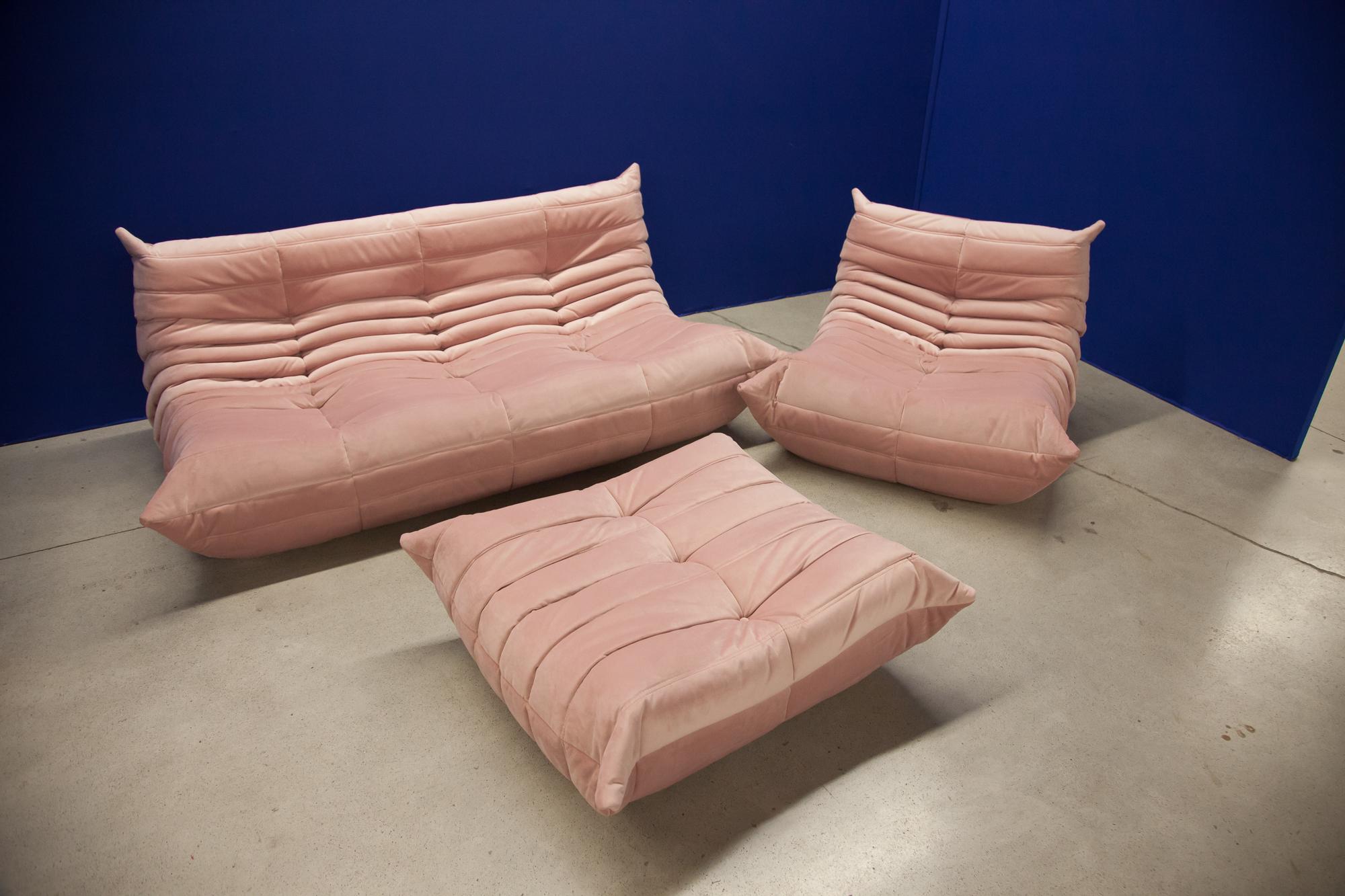 This Togo living room set was designed by Michel Ducaroy in 1973 and was manufactured by Ligne Roset in France. It has been reupholstered in pink high quality velvet, and is made up of the following pieces, each with the original Ligne Roset logo