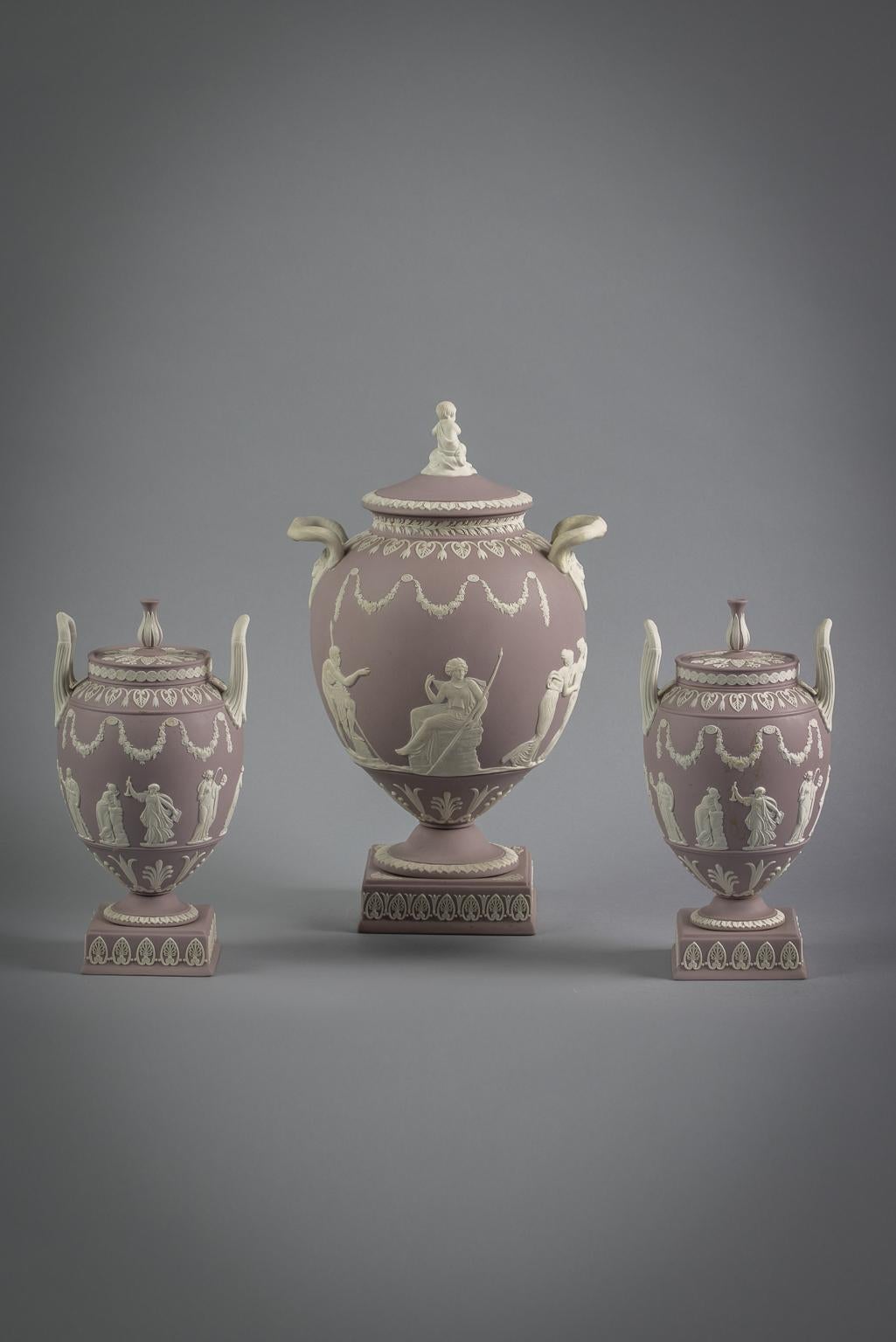 wedgwood urn with lid