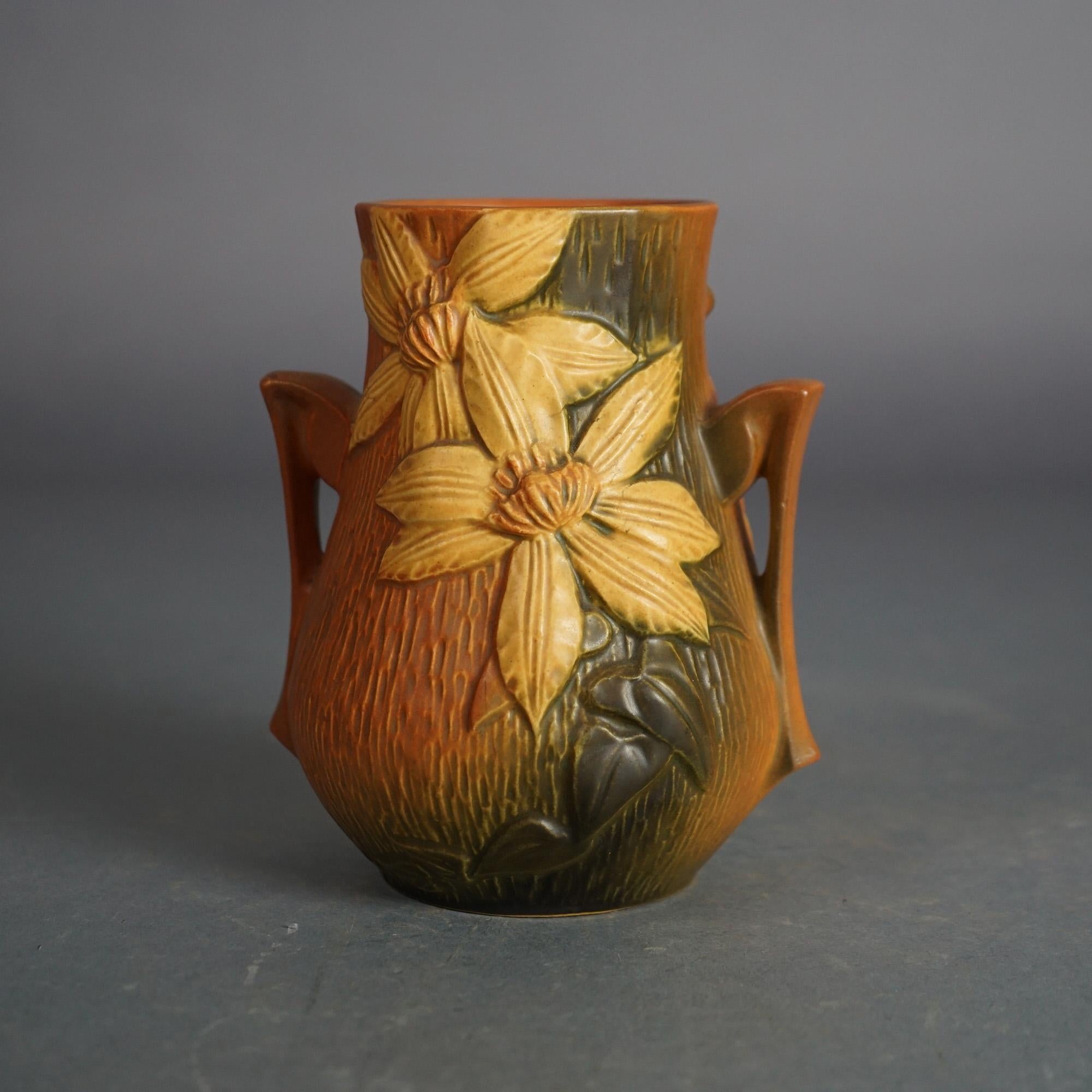Terracotta Tre pezzi di Roseville Pottery marrone con motivo Clematis della metà del XX secolo in vendita