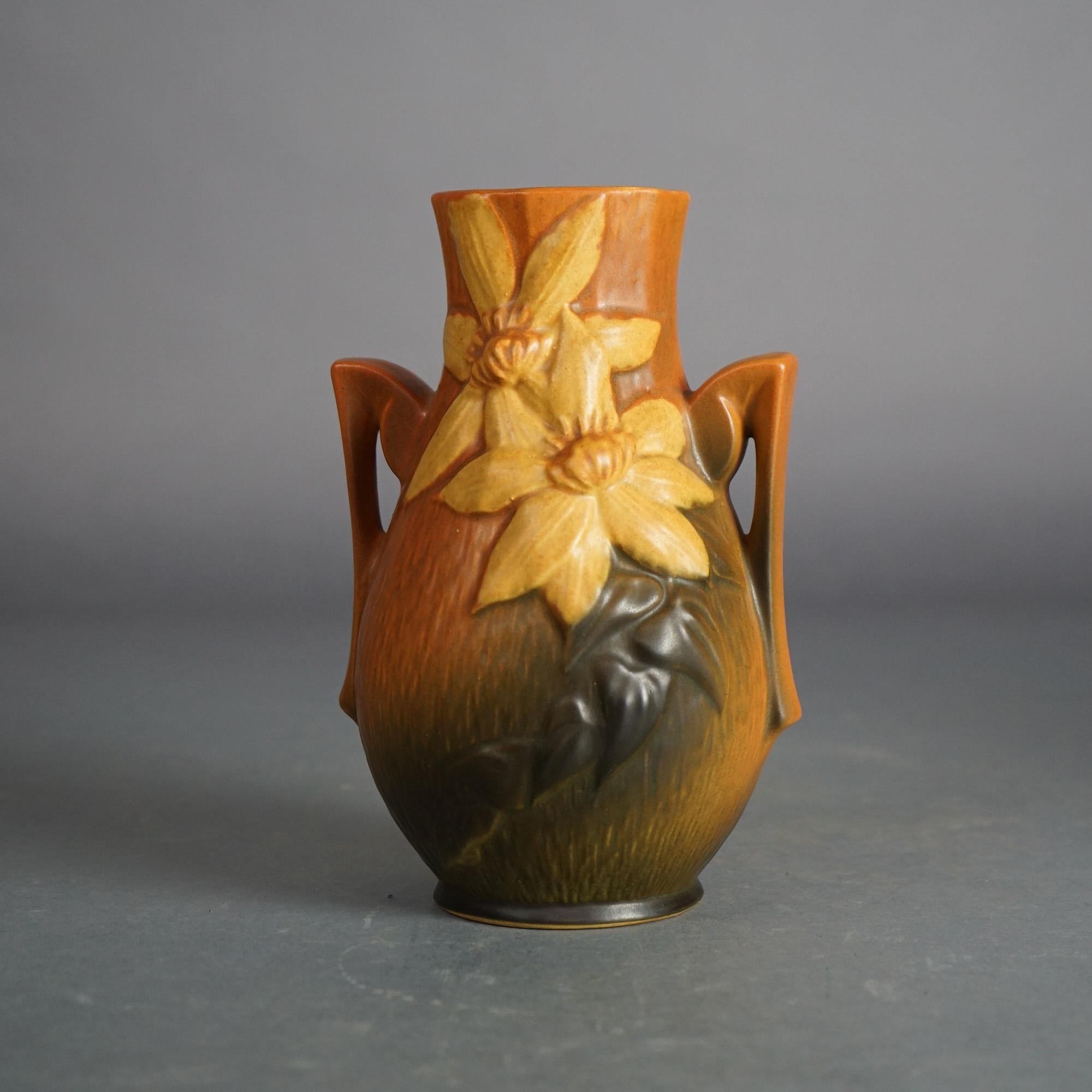Tre pezzi di Roseville Pottery marrone con motivo Clematis della metà del XX secolo in vendita 1