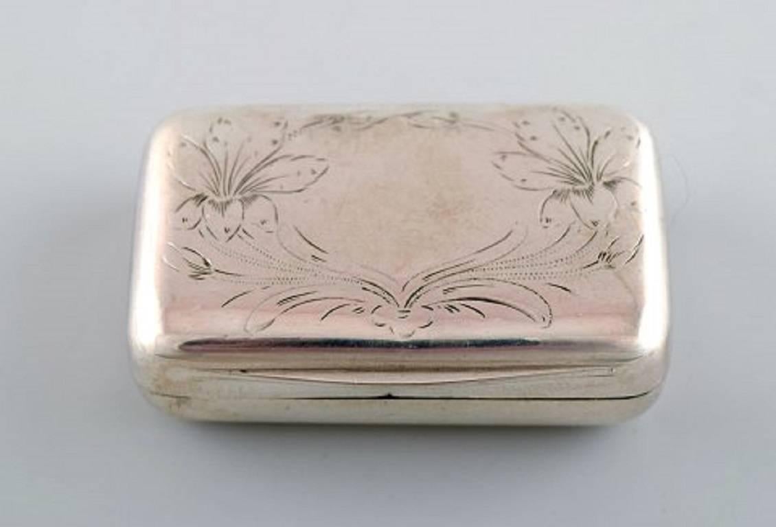 Three pill boxes in silver. Gold plated, one lined, early 20th century.
Stamped. HJ 830 and Mexico Sterling.
In very good condition.
Measures: 6.5 cm. x 4.5 cm. (largest).