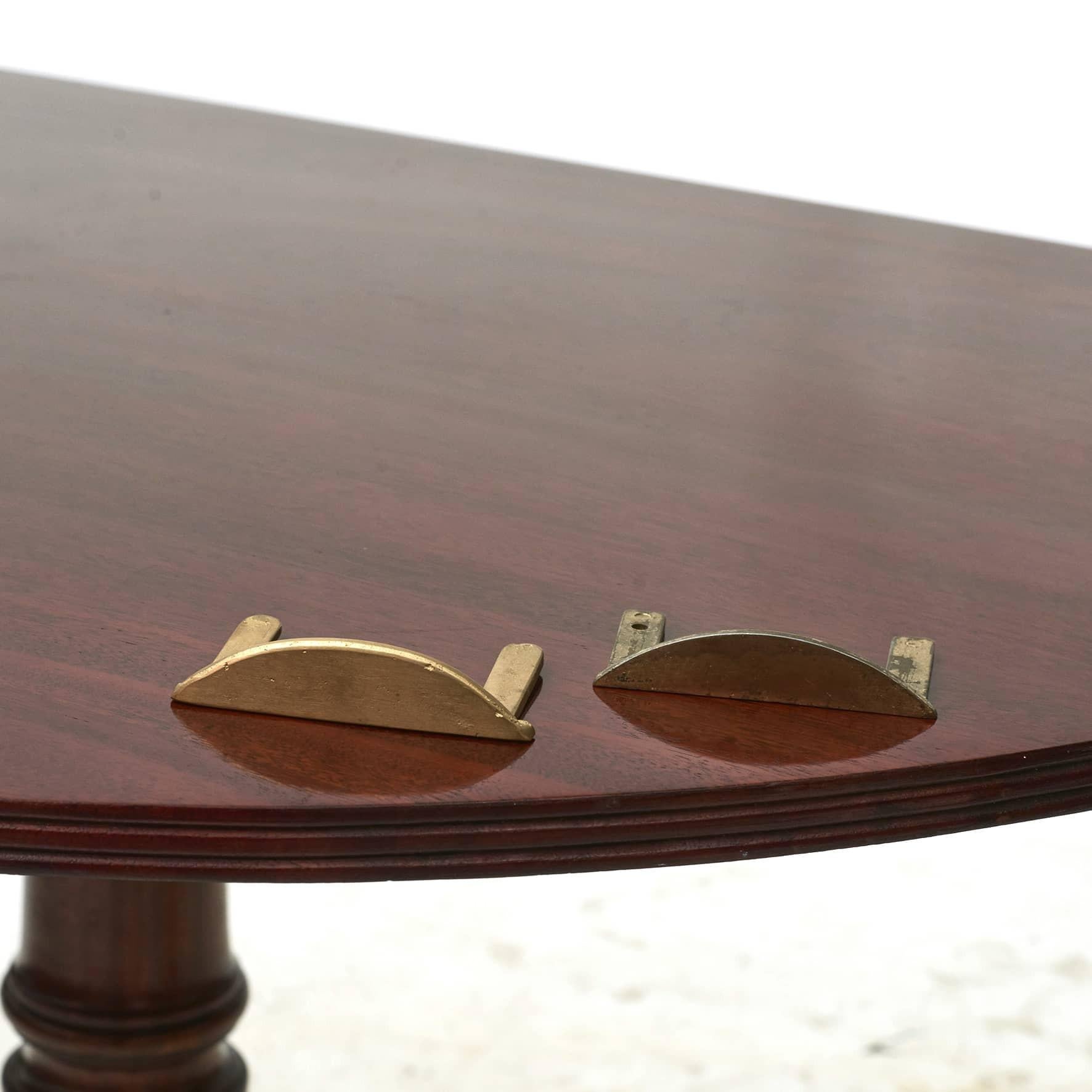 Table à trois piliers de style Regency, environ 1900 en vente 1