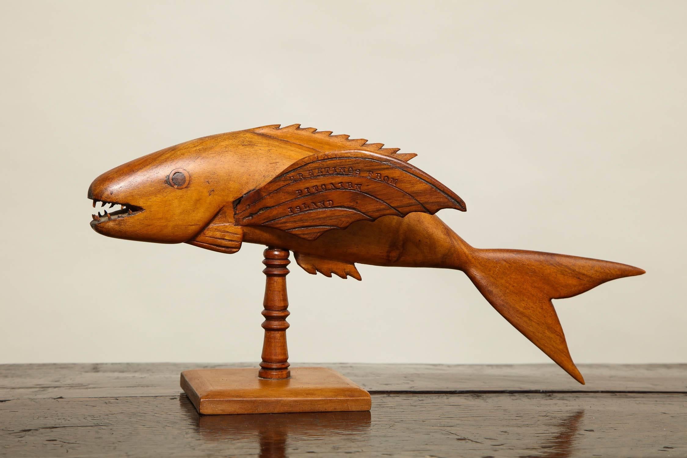 Îles Pitcairn Poisson volant sculpté