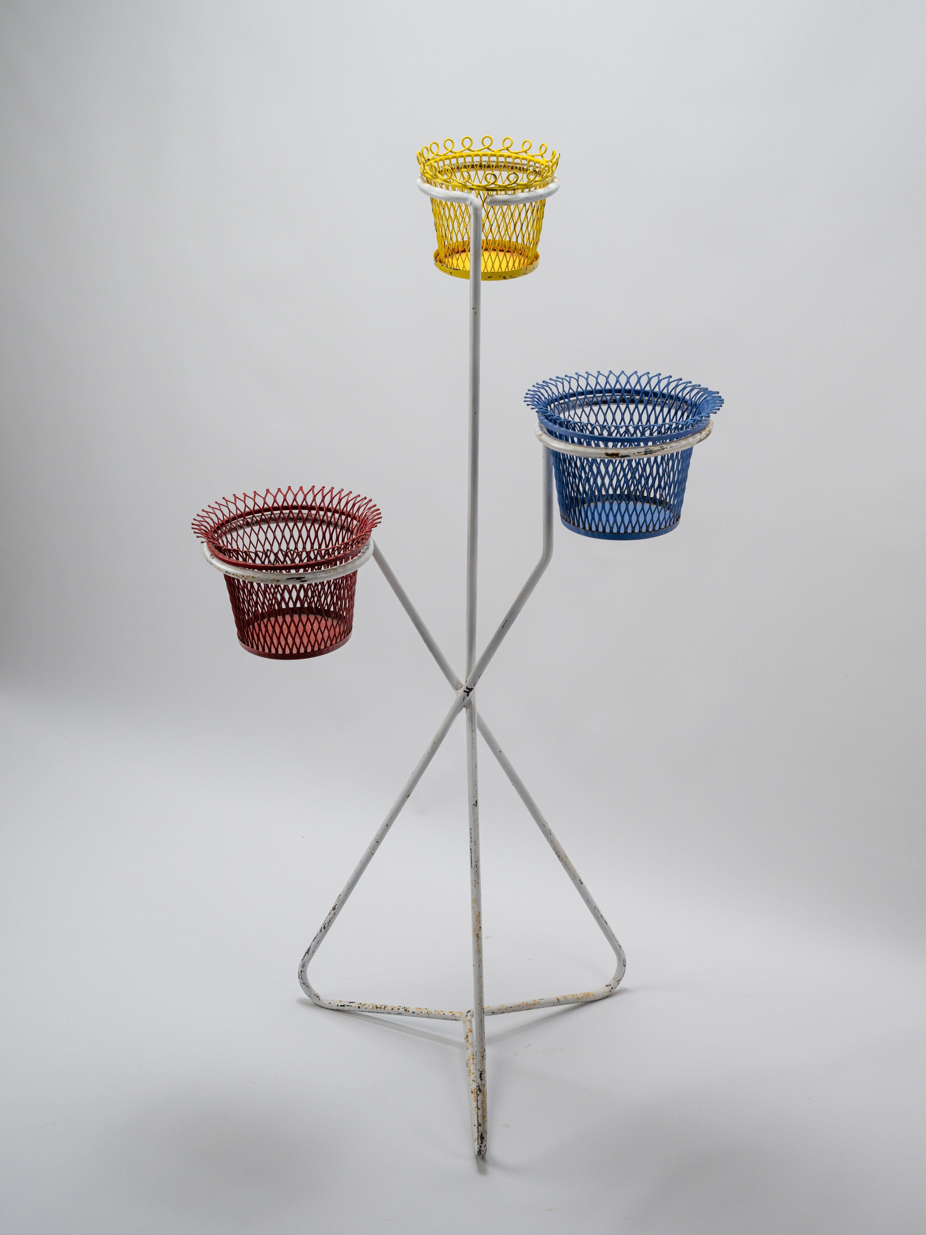 Mid-Century Modern Jardinière à trois plantes en métal par Mathieu Matégot circa 1950 en vente