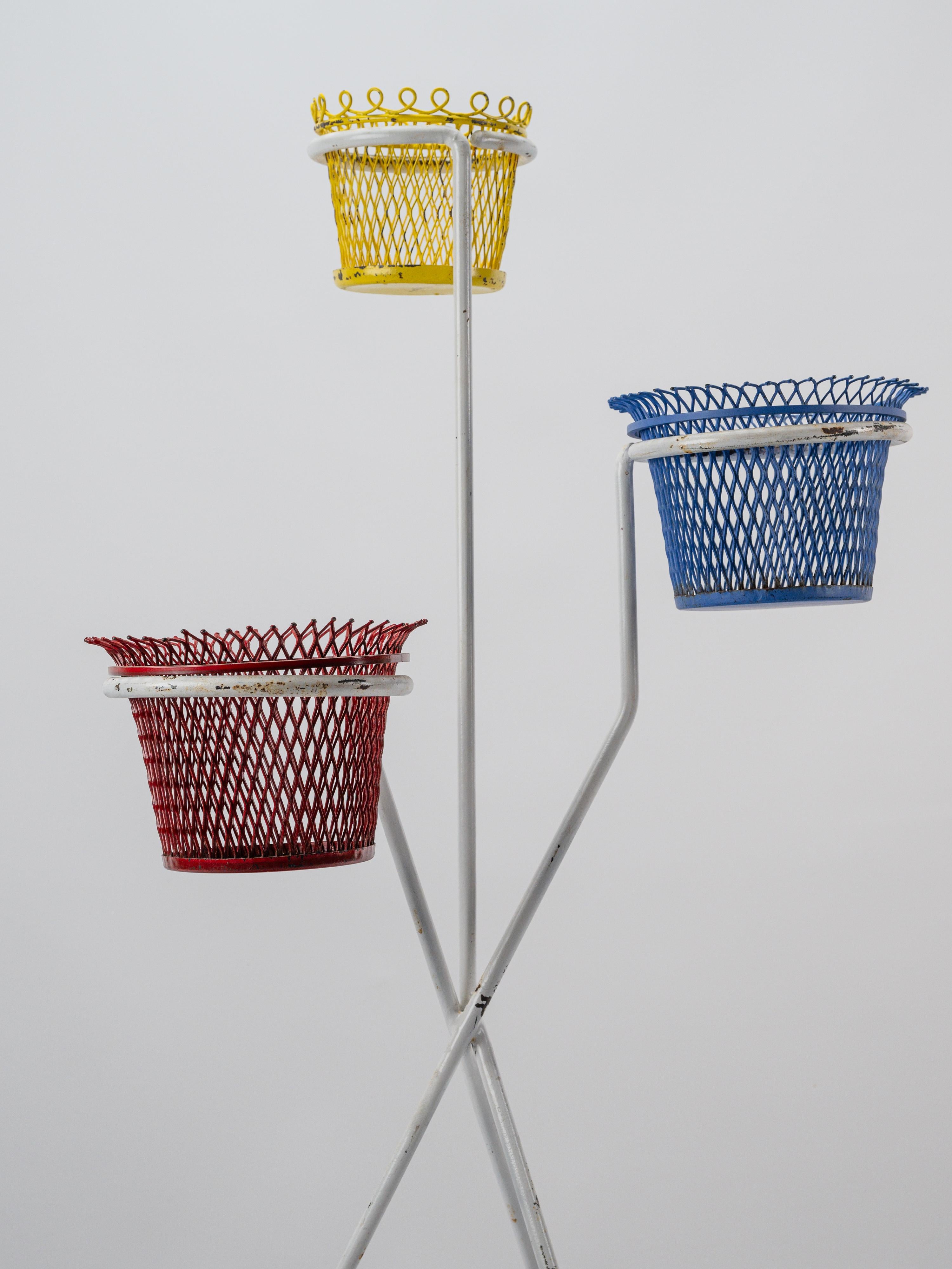 Français Jardinière à trois plantes en métal par Mathieu Matégot circa 1950 en vente