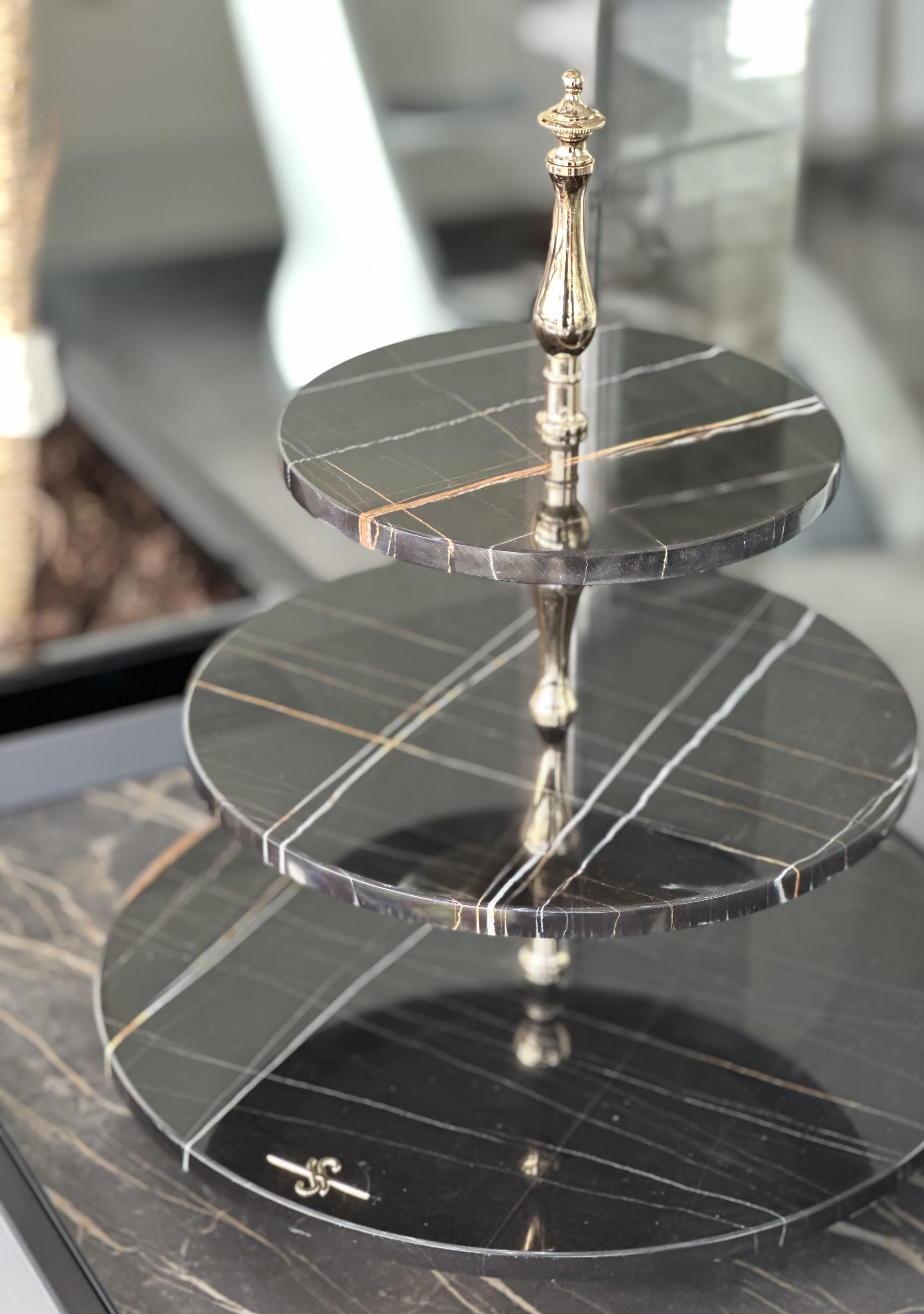 Cakestand aus Marmor mit drei Platten von Euromarmi Store (Gold) im Angebot