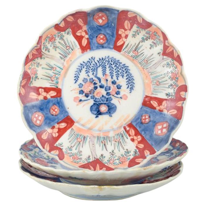 Three plates from Japan, decorated in the classic Imari style, 19th C. For Sale